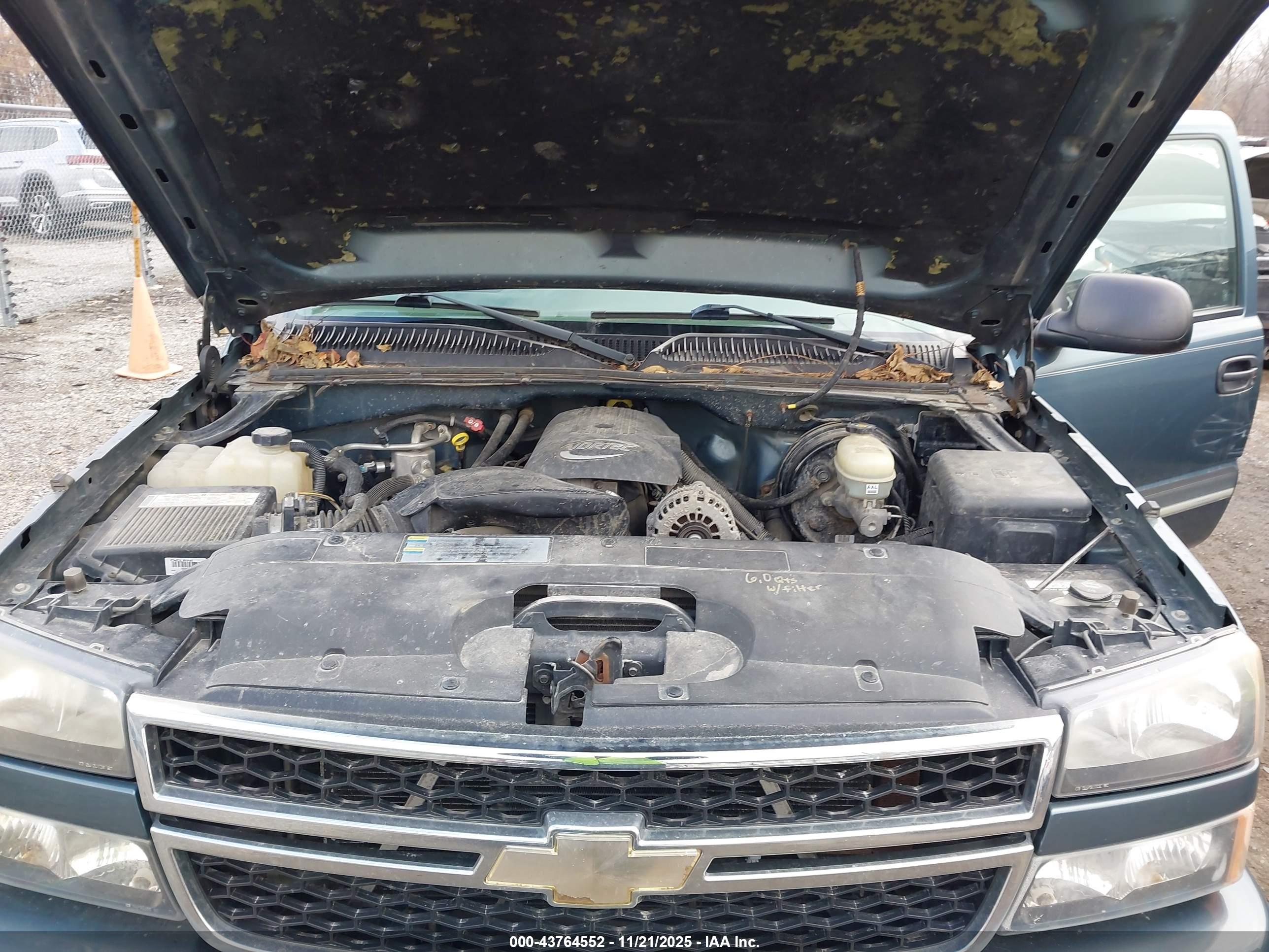 CHEVROLET SILVERADO image 10