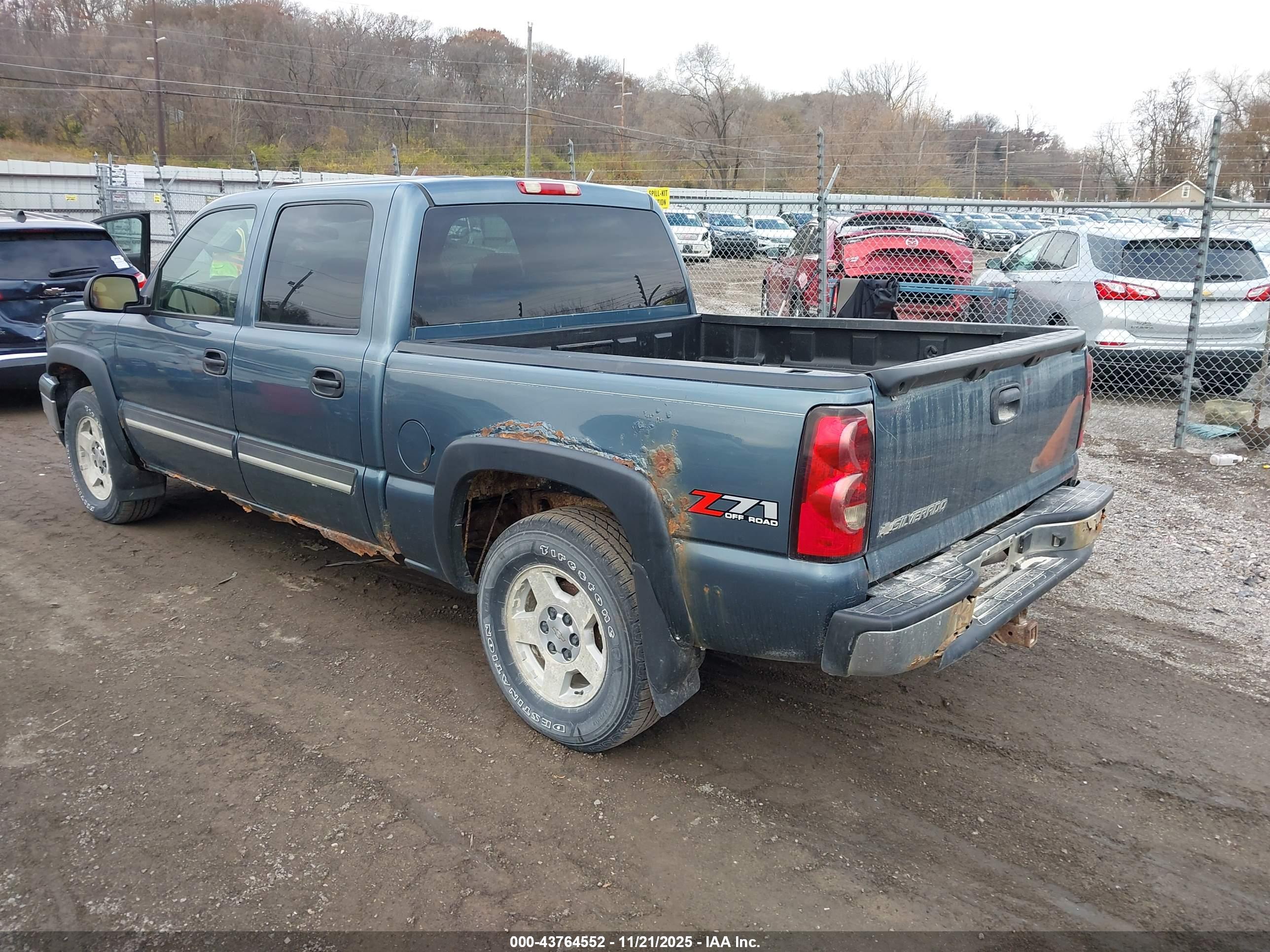 CHEVROLET SILVERADO image 3