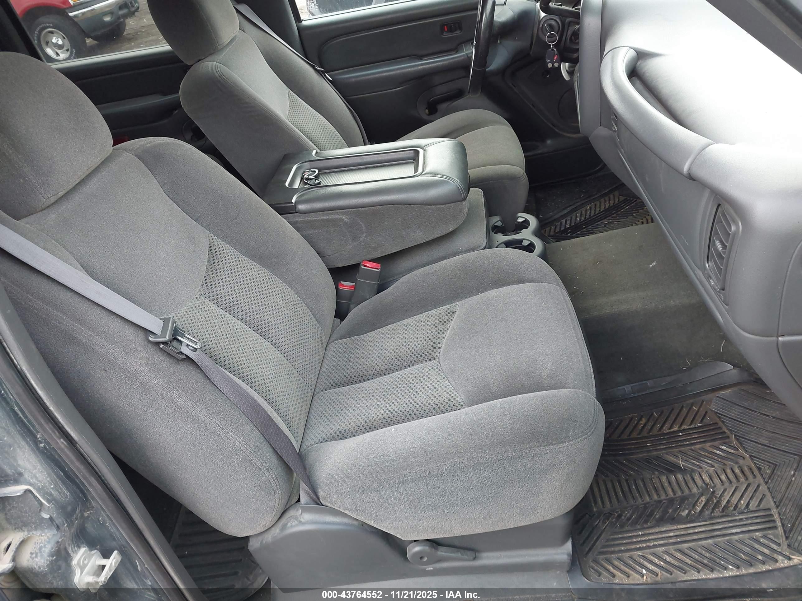 CHEVROLET SILVERADO image 5