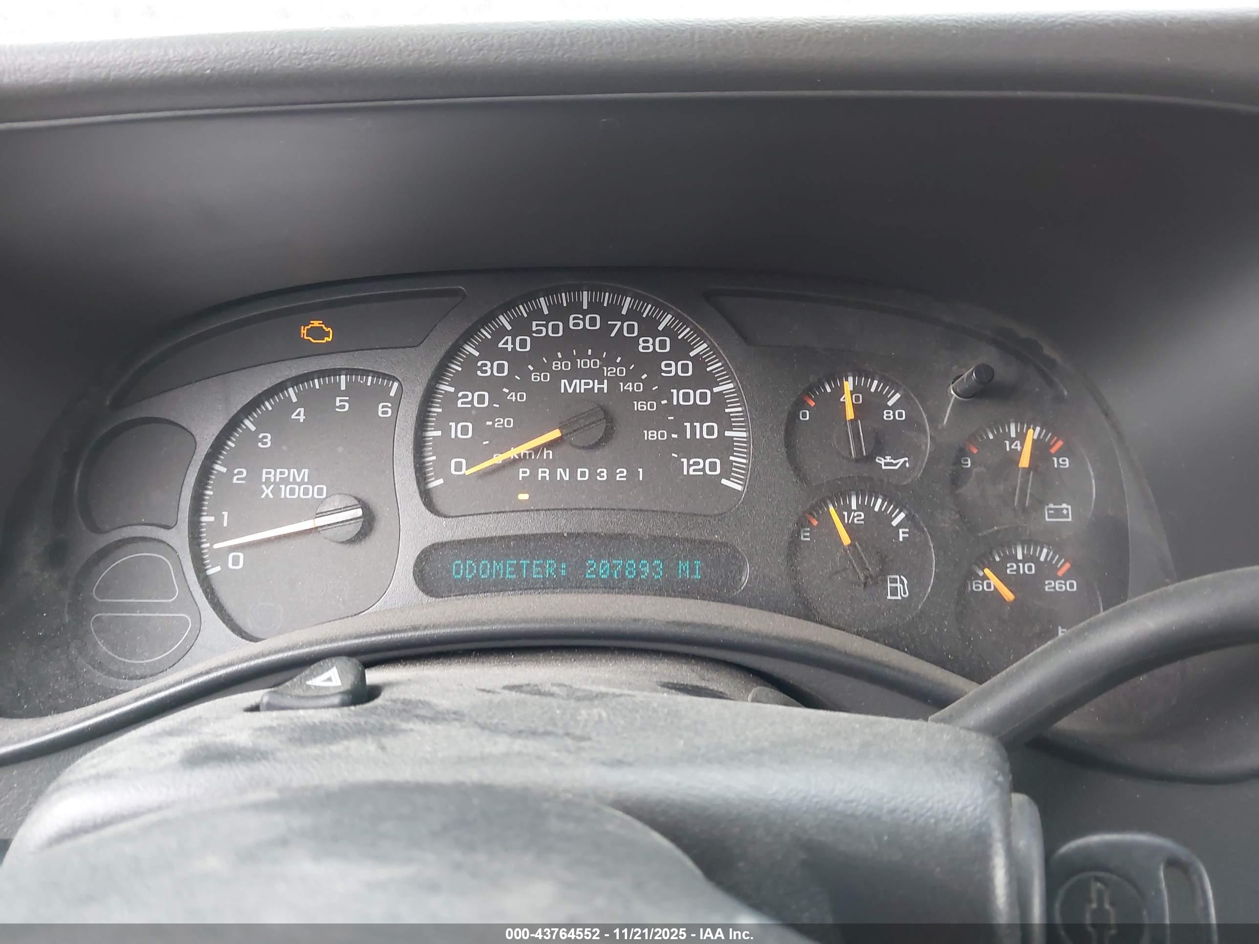 CHEVROLET SILVERADO image 7