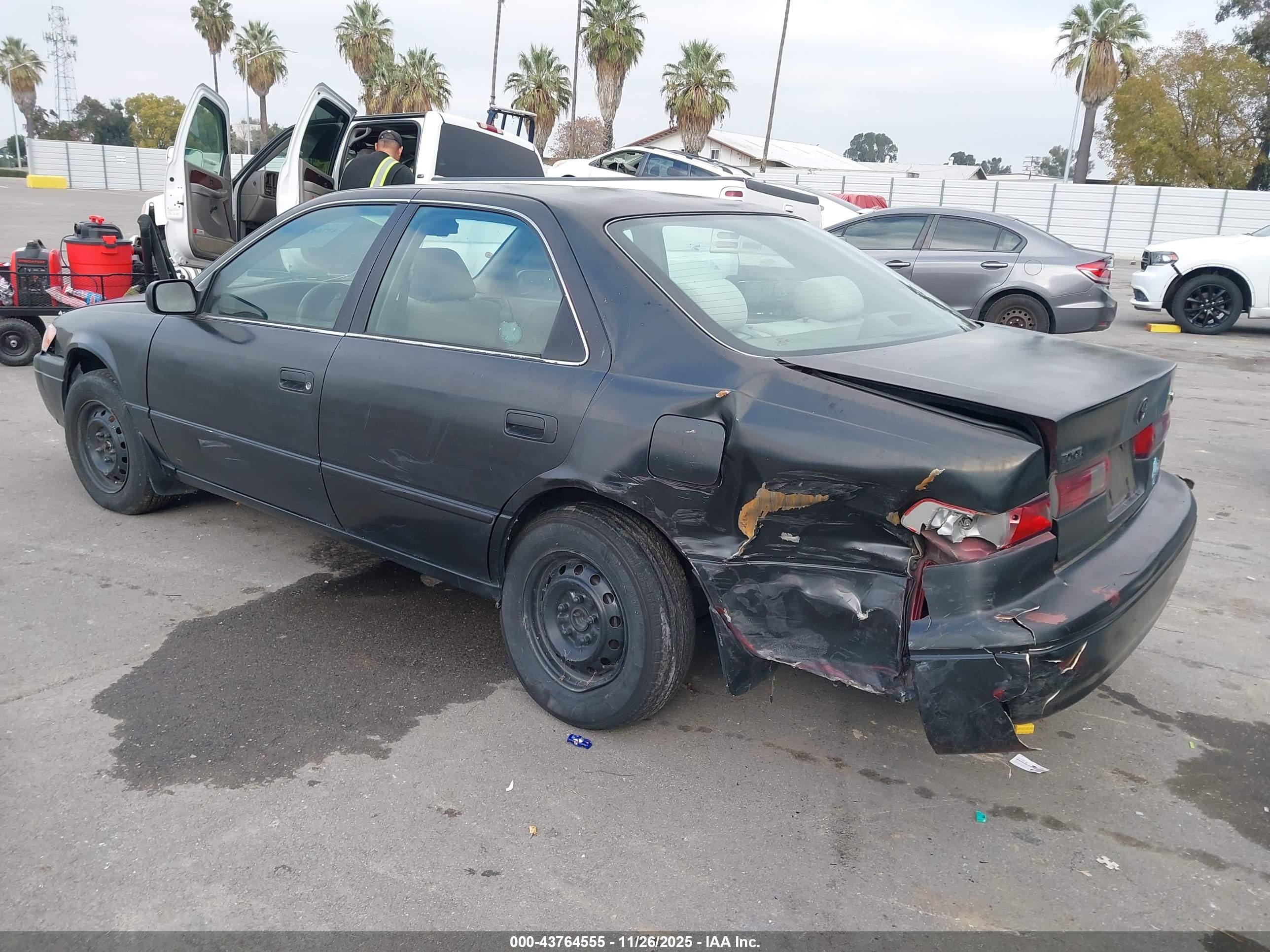 TOYOTA CAMRY image 3