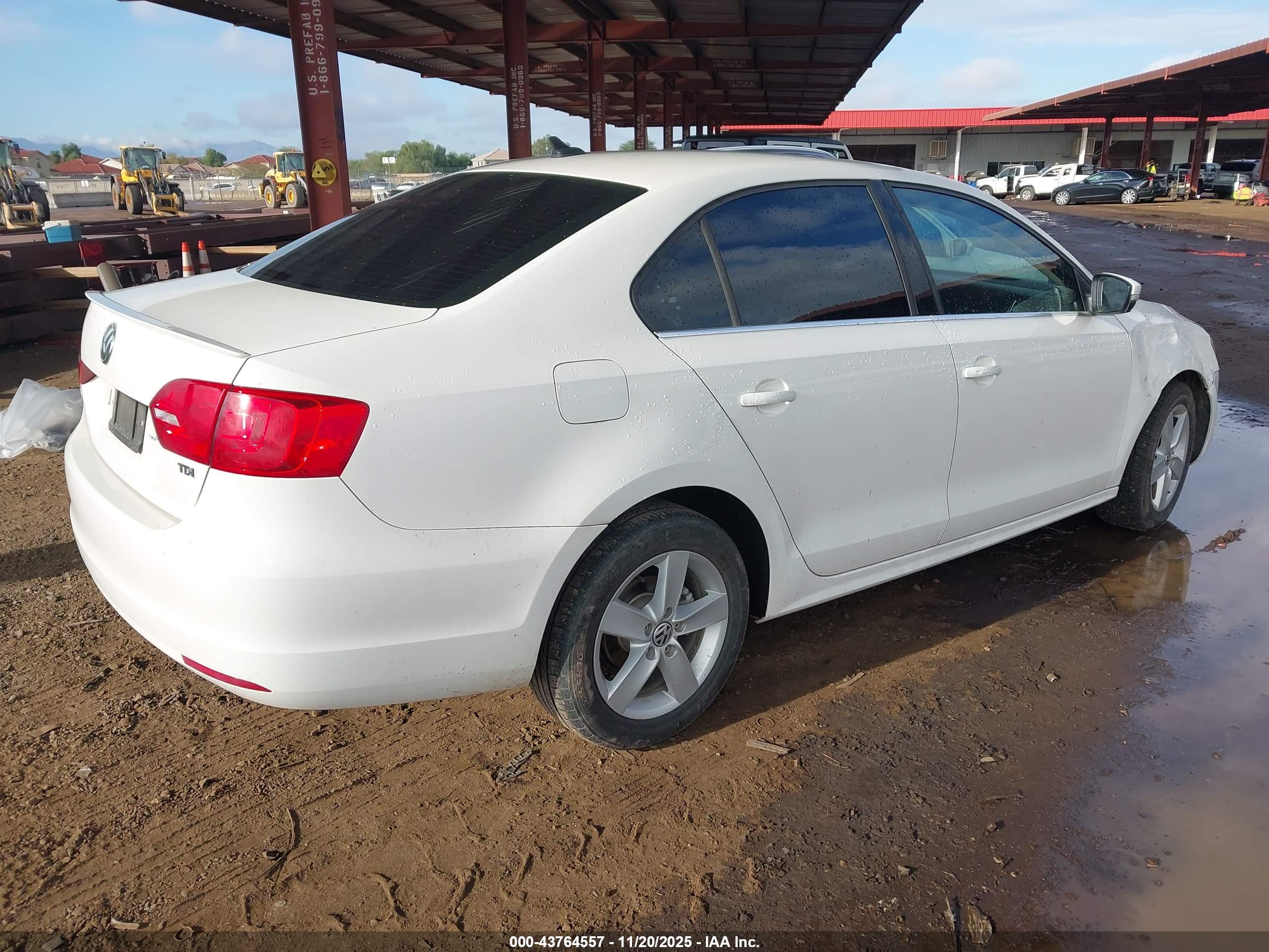 VOLKSWAGEN JETTA image 4