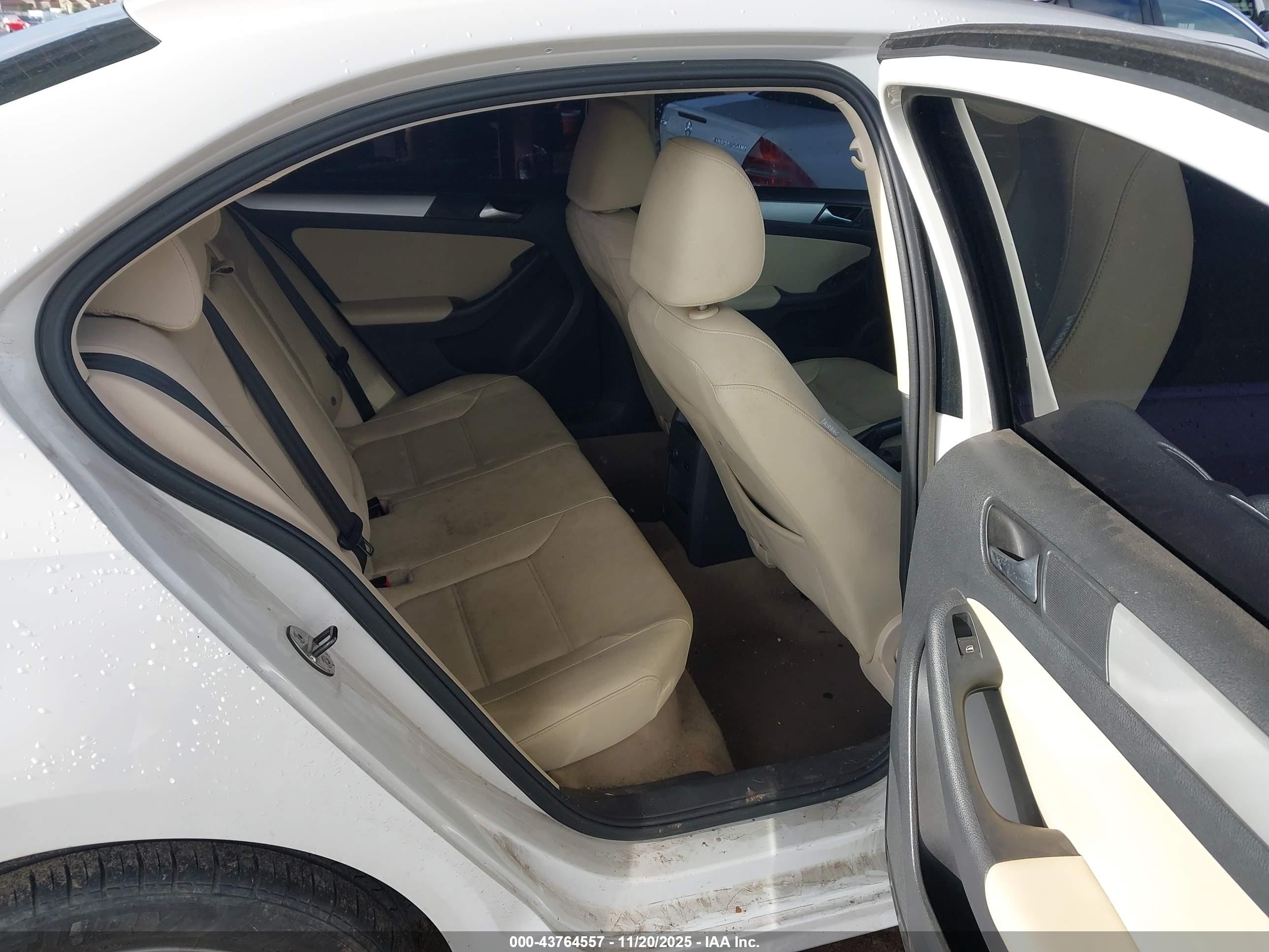 VOLKSWAGEN JETTA image 8
