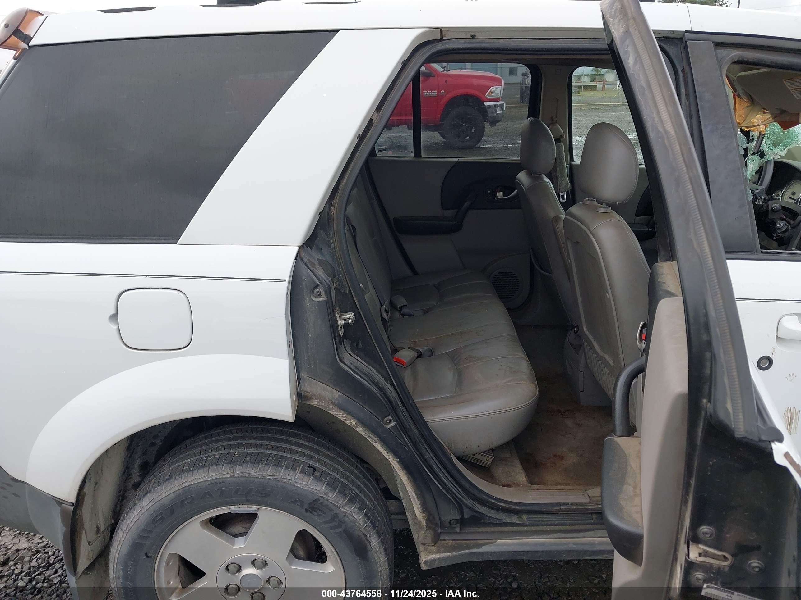 SATURN VUE image 8