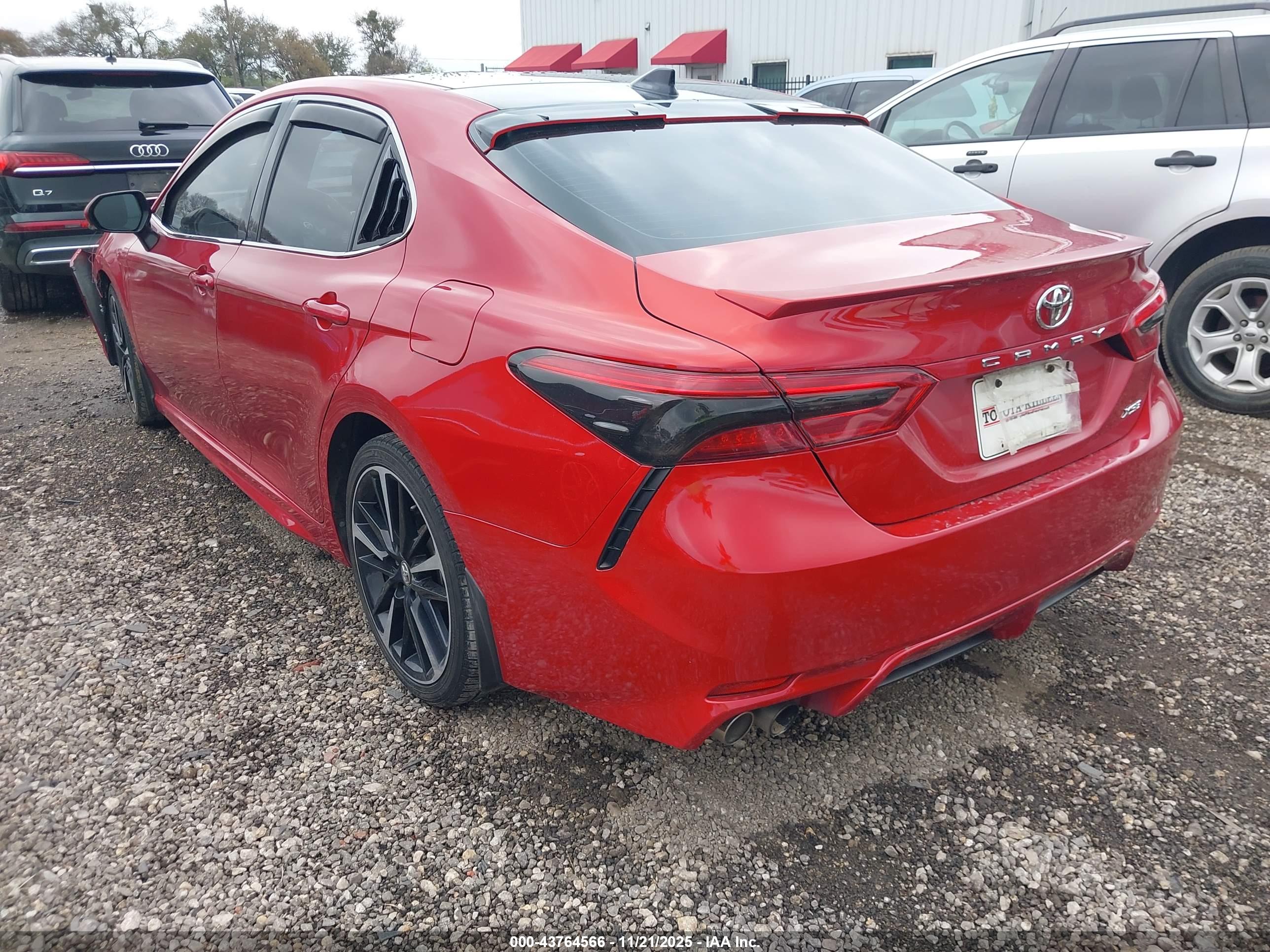TOYOTA CAMRY image 3