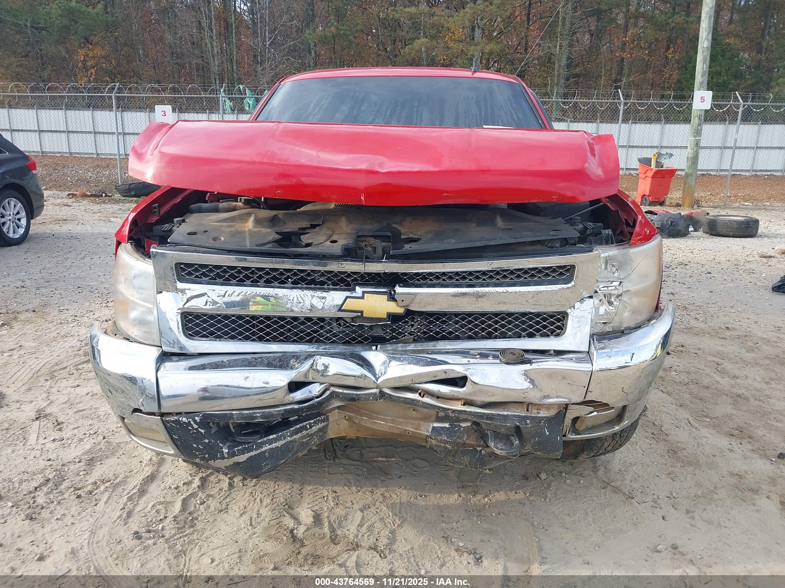 CHEVROLET SILVERADO image 6