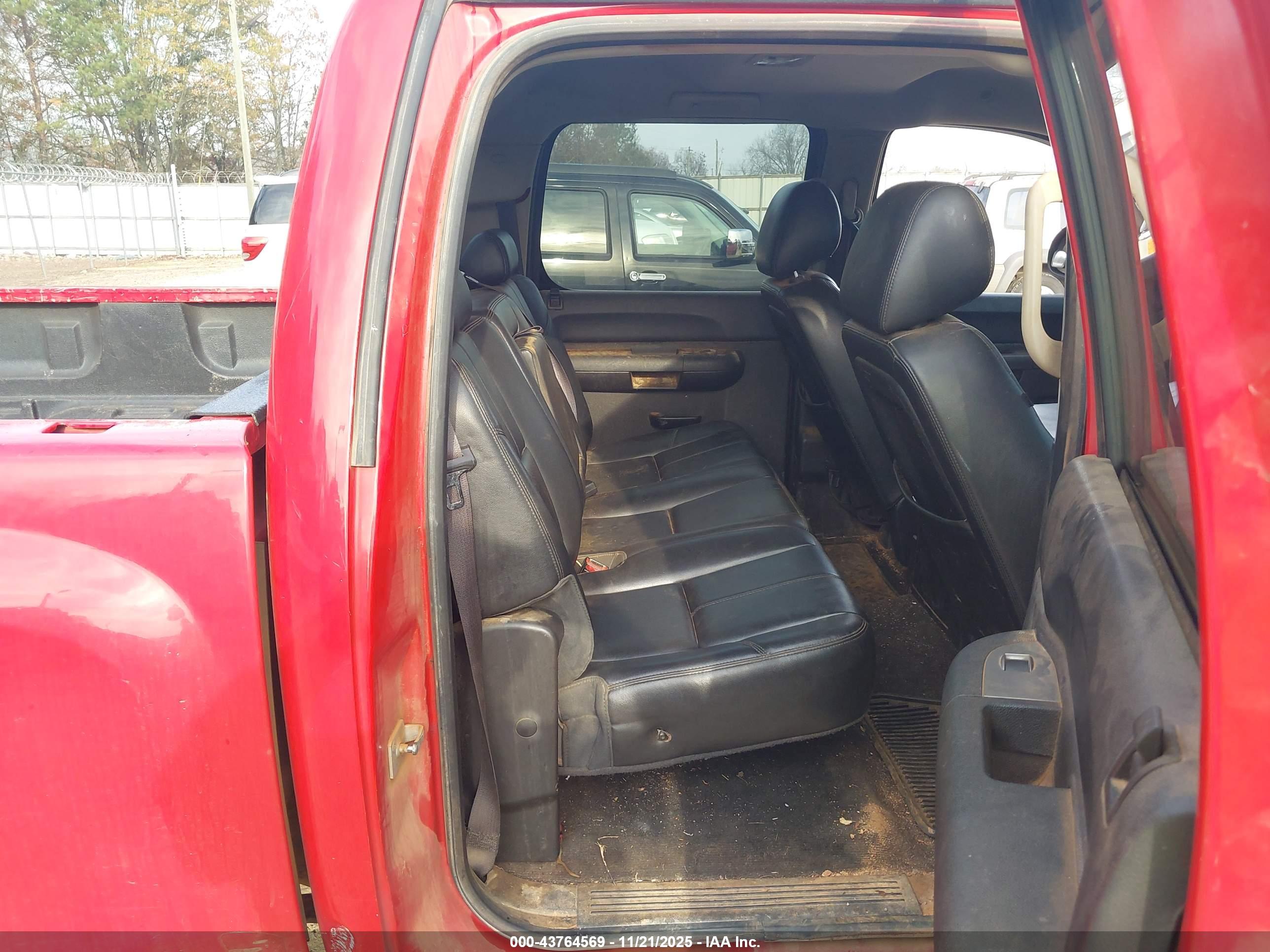 CHEVROLET SILVERADO image 8