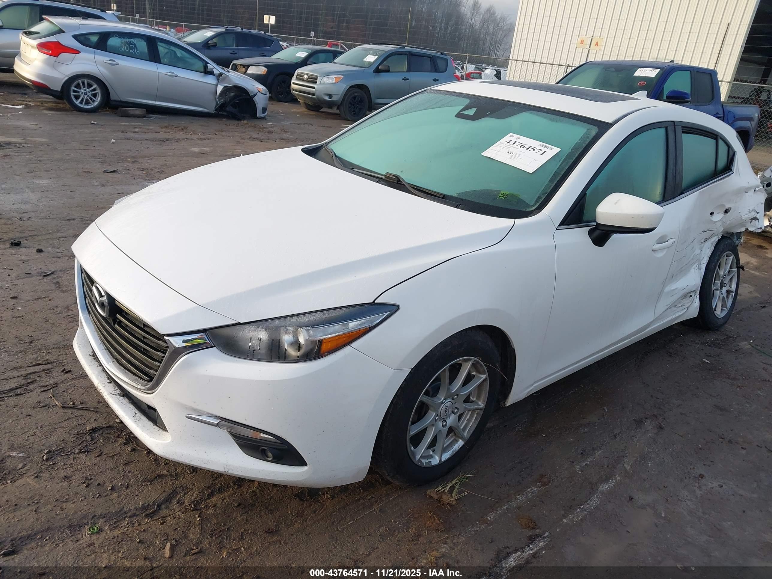 MAZDA MAZDA3 image 2