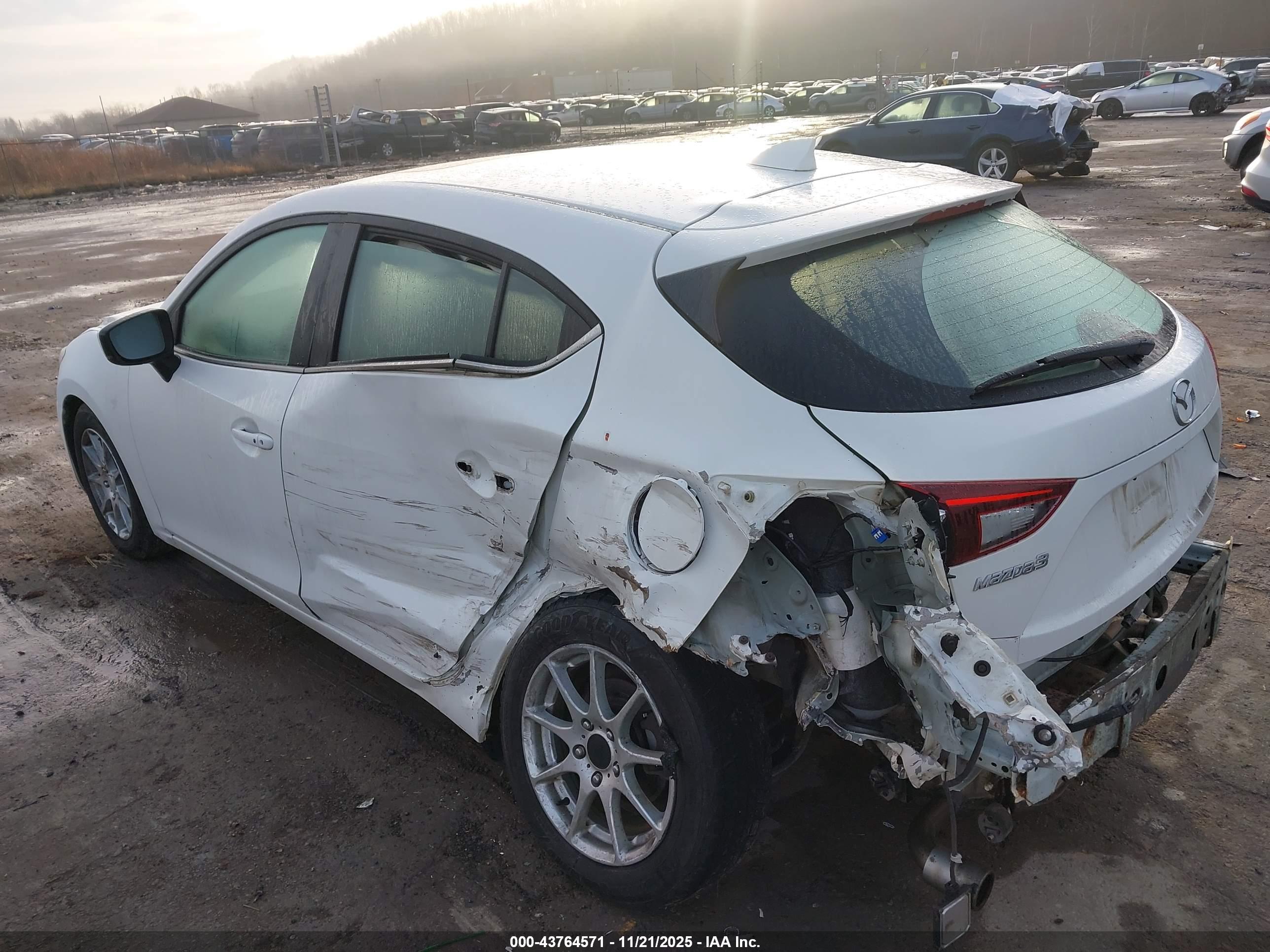 MAZDA MAZDA3 image 3