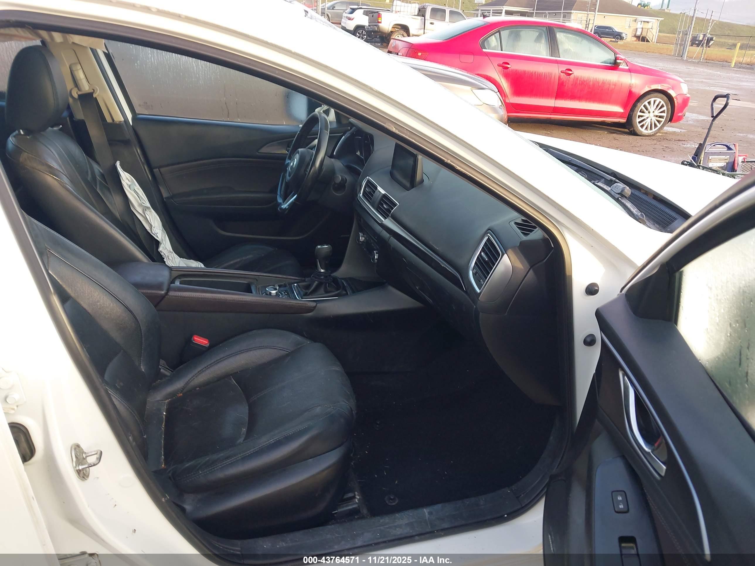 MAZDA MAZDA3 image 5
