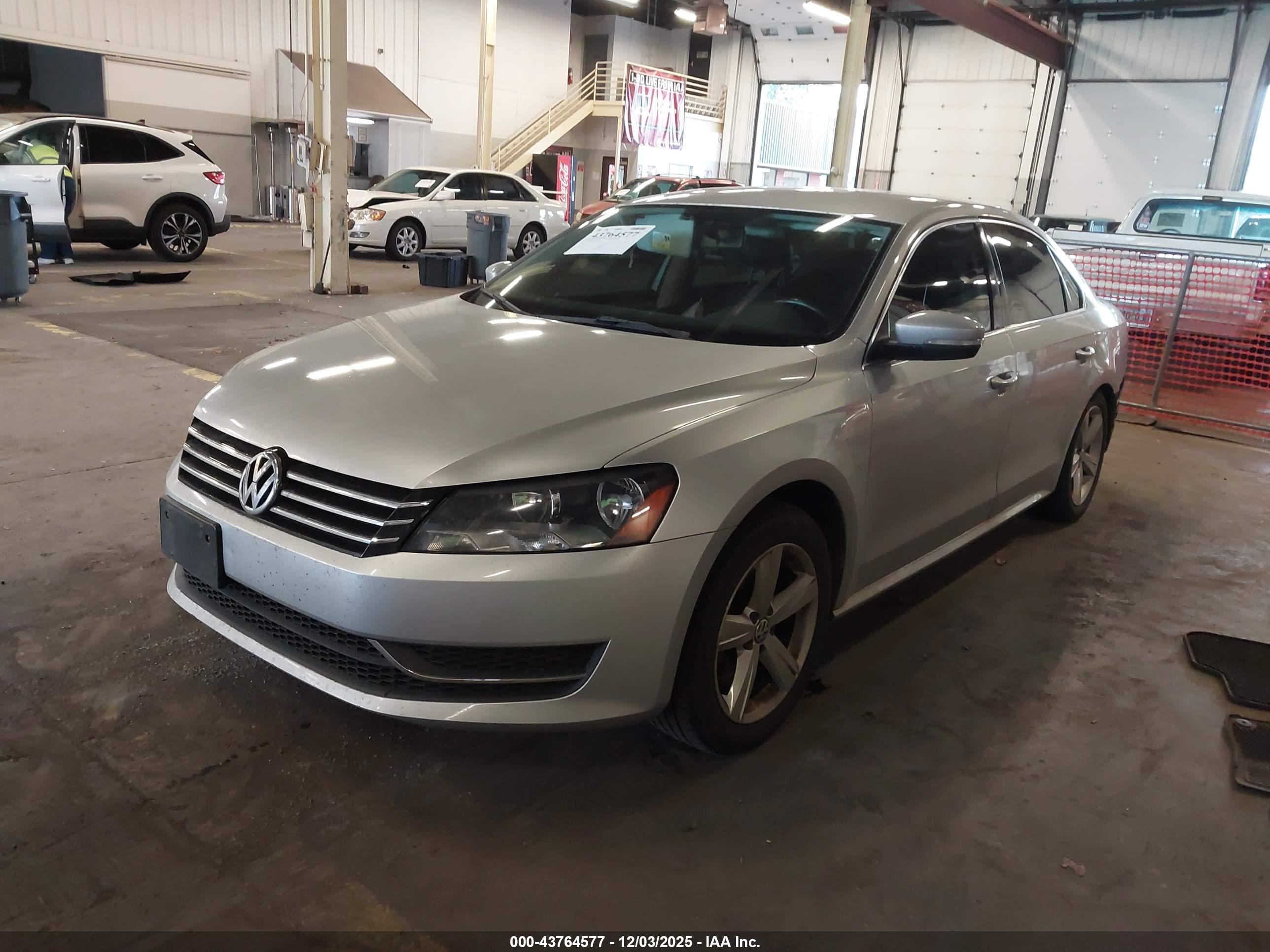 VOLKSWAGEN PASSAT image 2