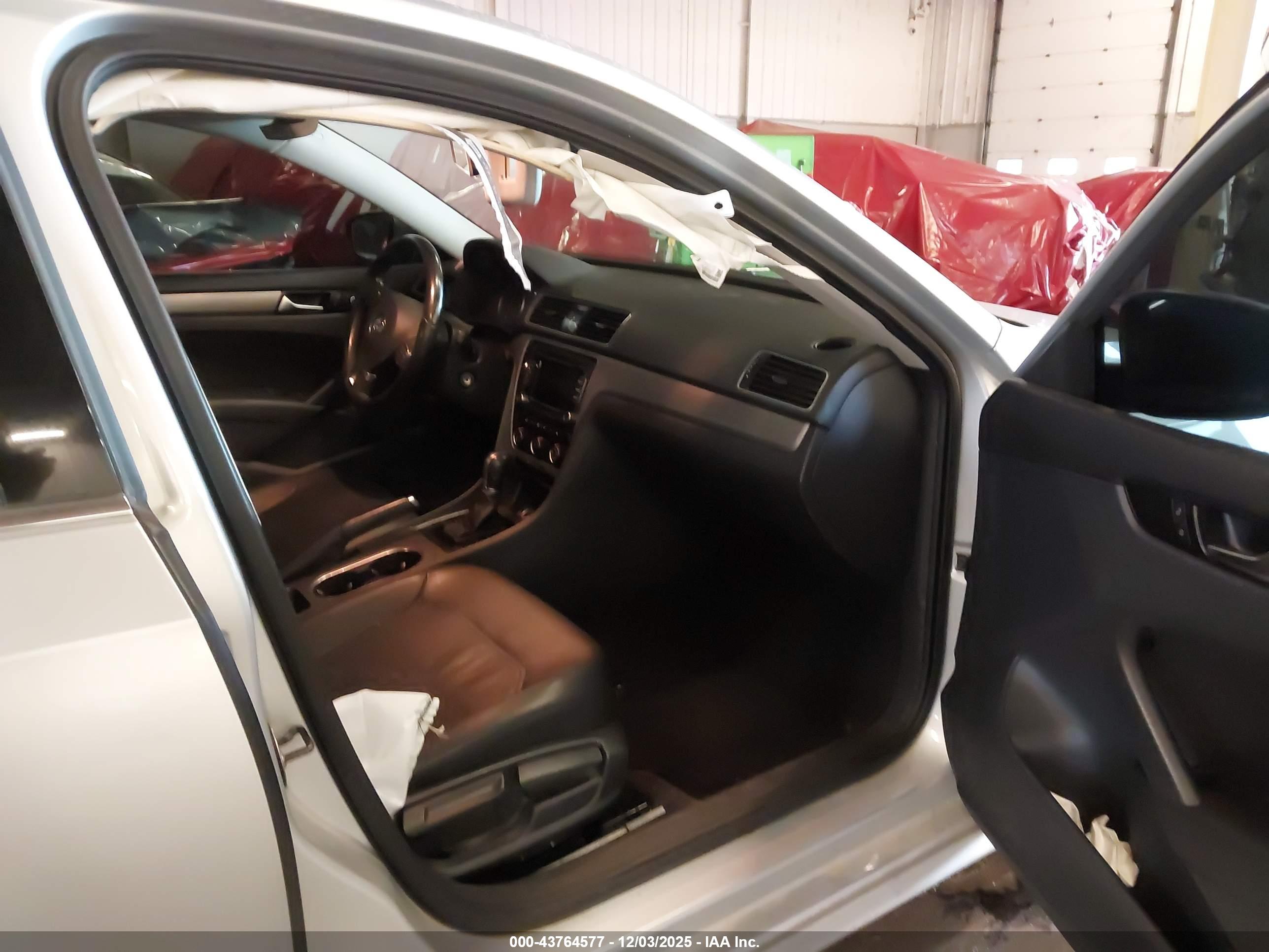 VOLKSWAGEN PASSAT image 5