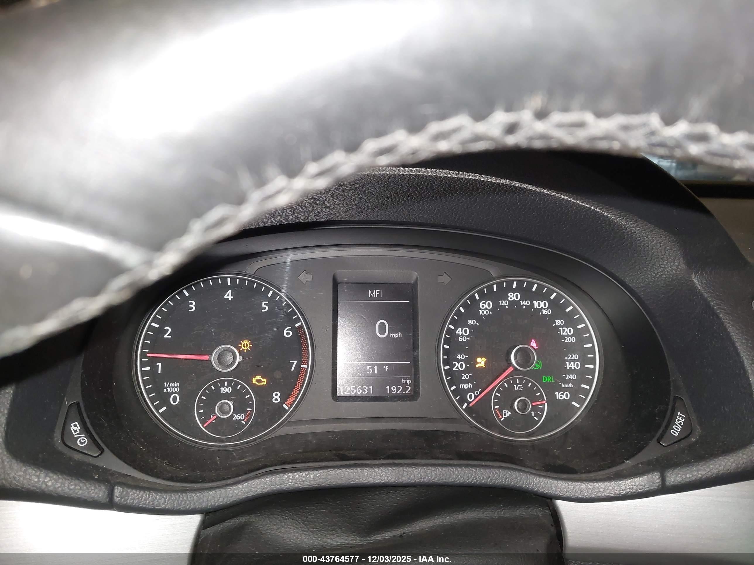 VOLKSWAGEN PASSAT image 7