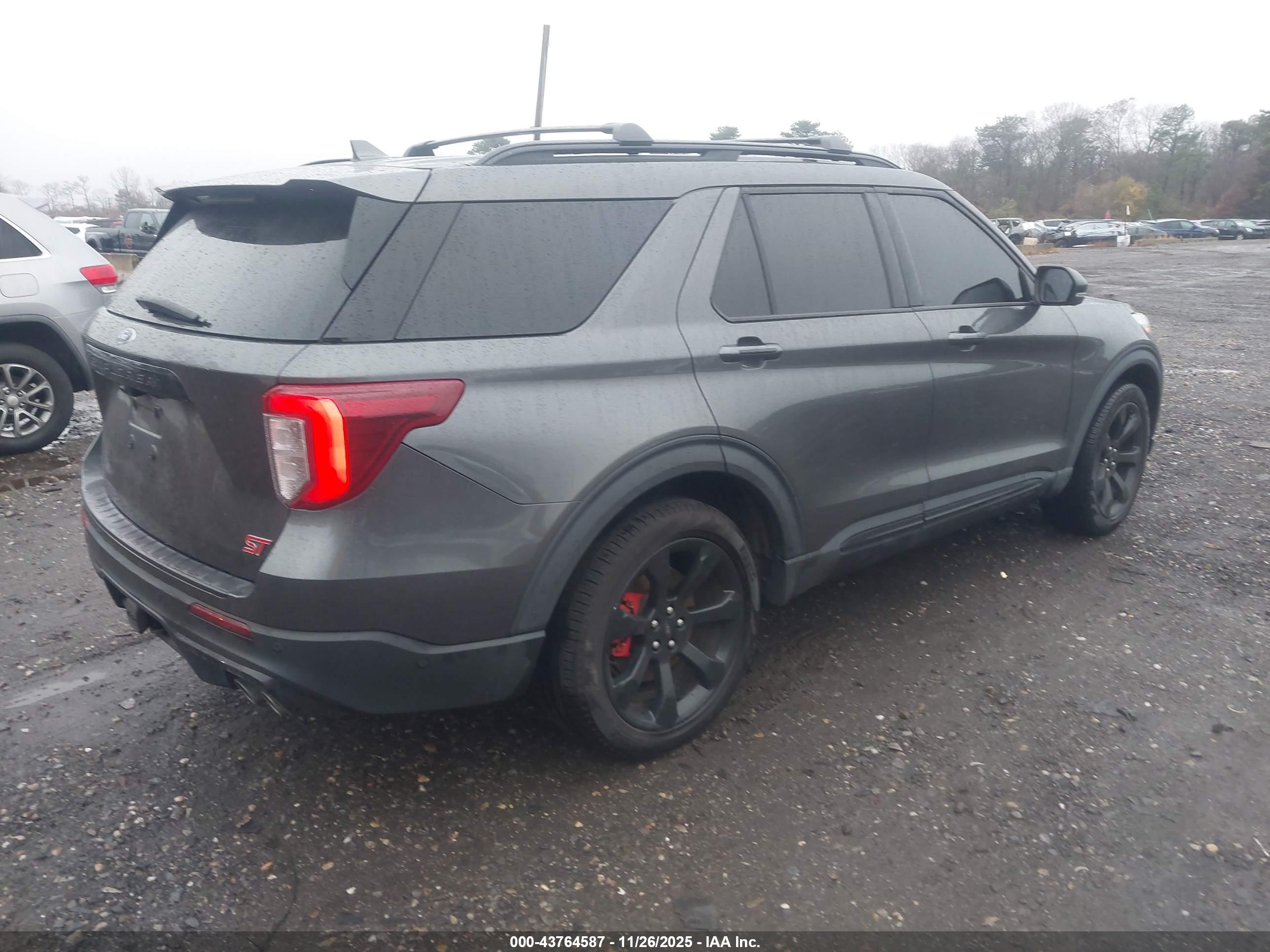 FORD EXPLORER image 4