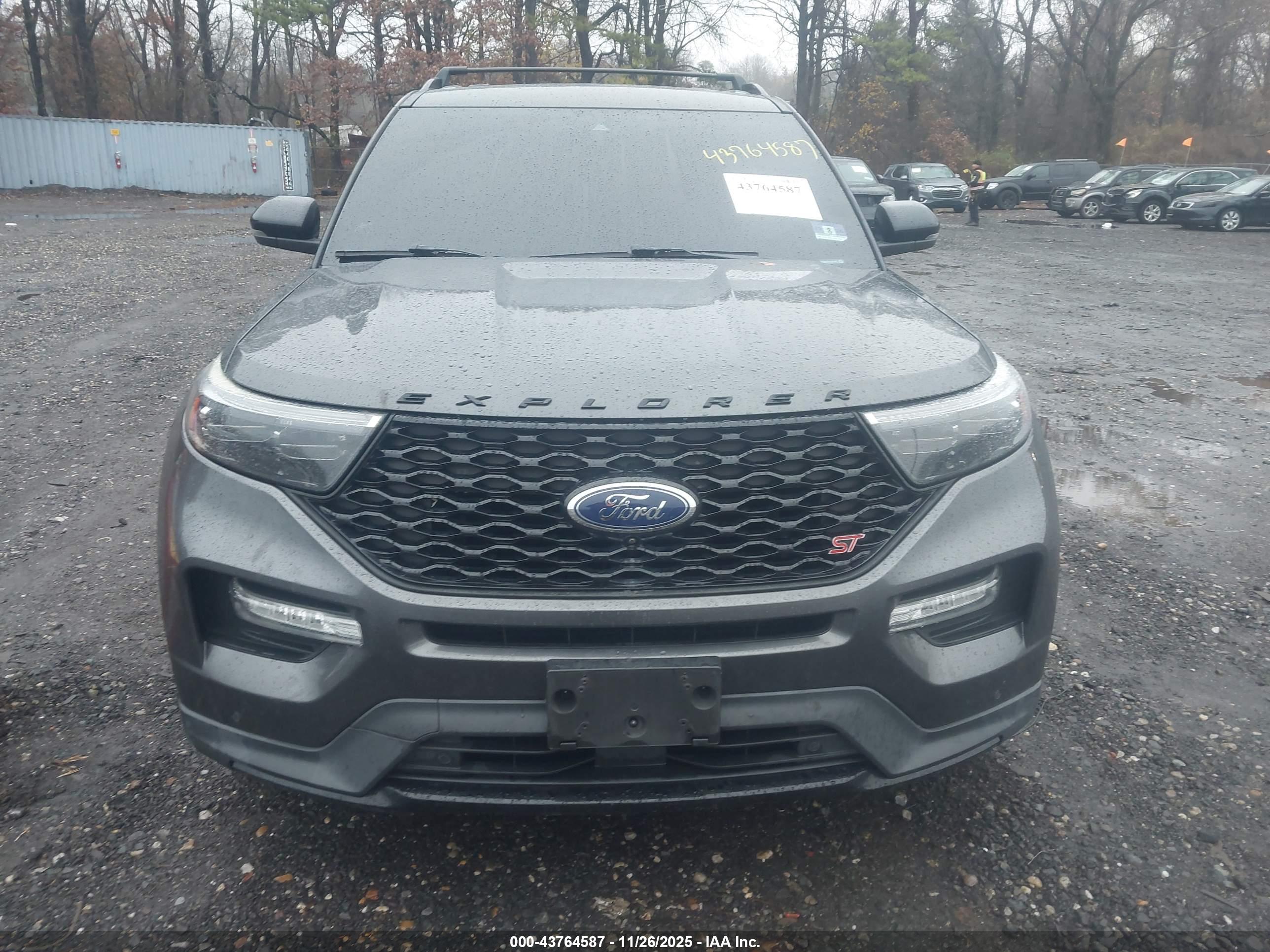 FORD EXPLORER image 6