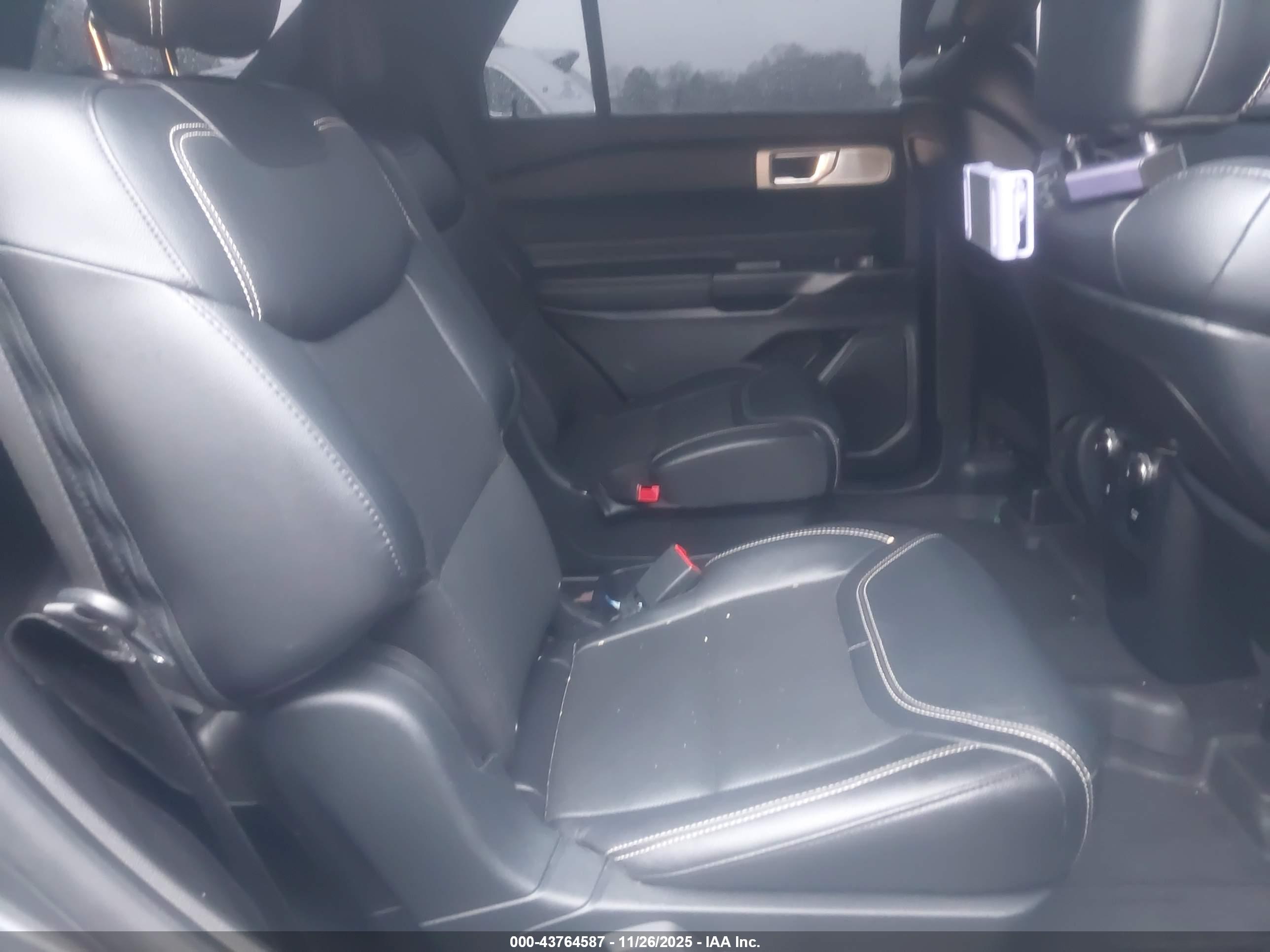 FORD EXPLORER image 8