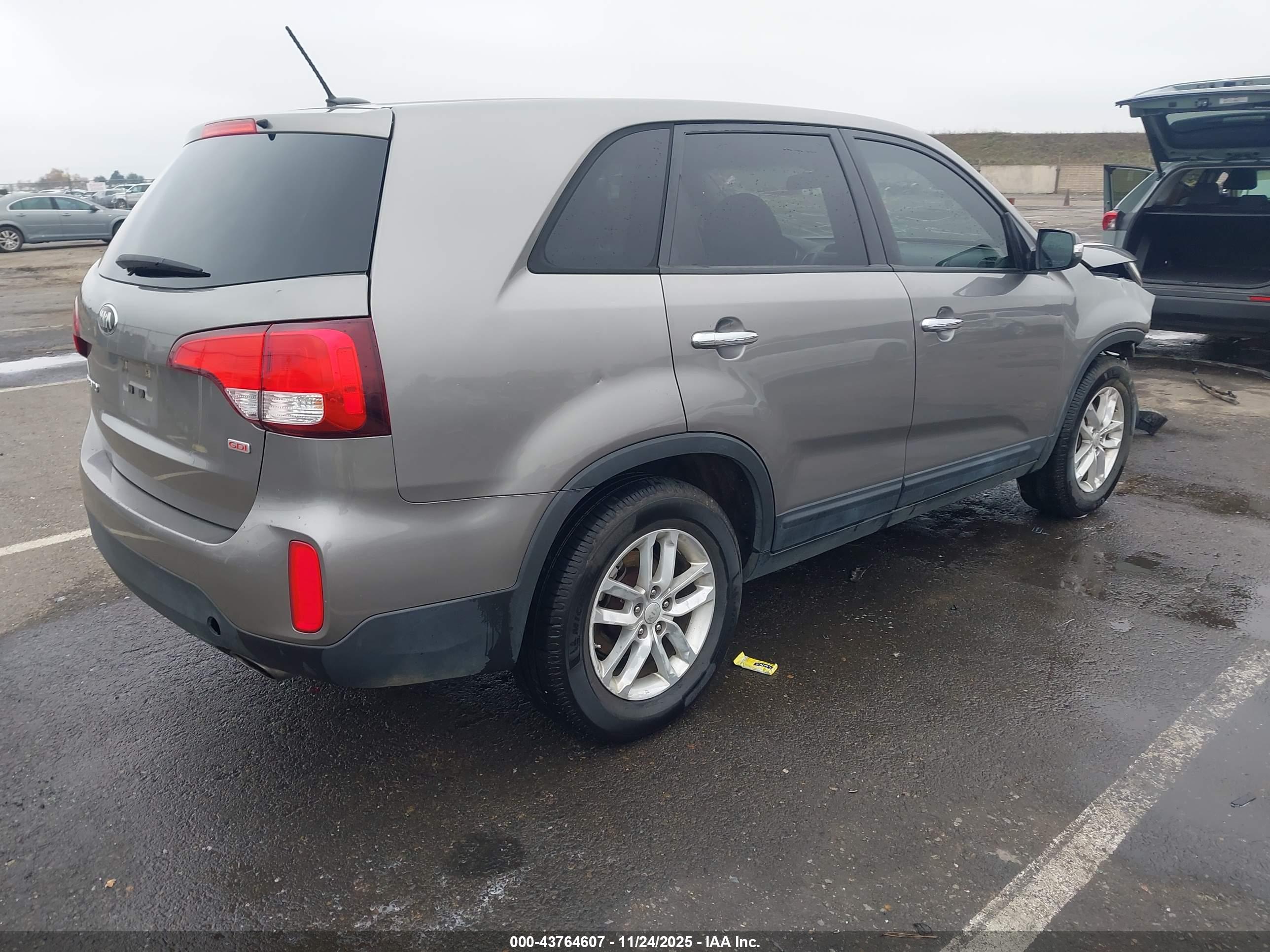 KIA SORENTO image 4