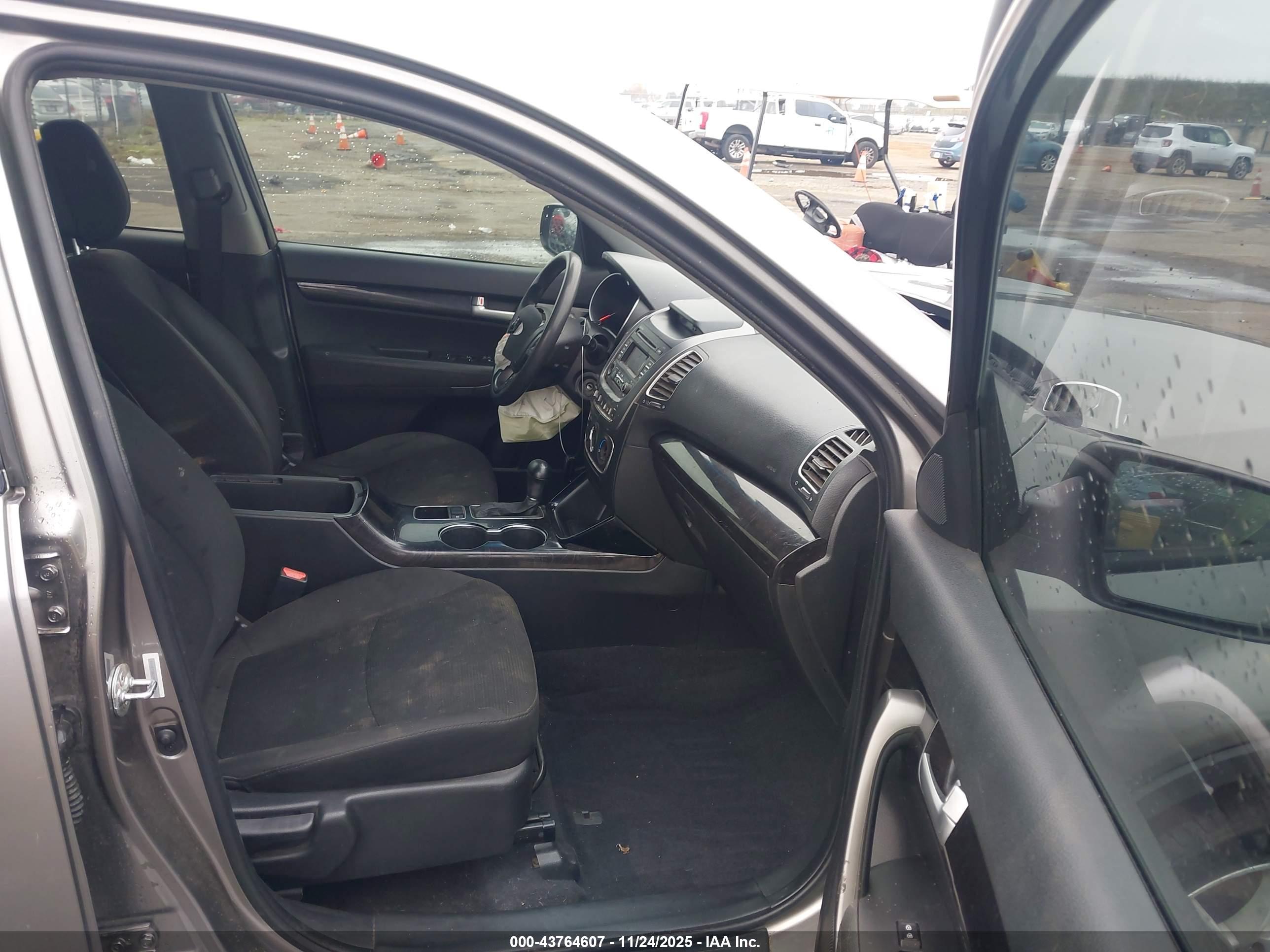 KIA SORENTO image 5