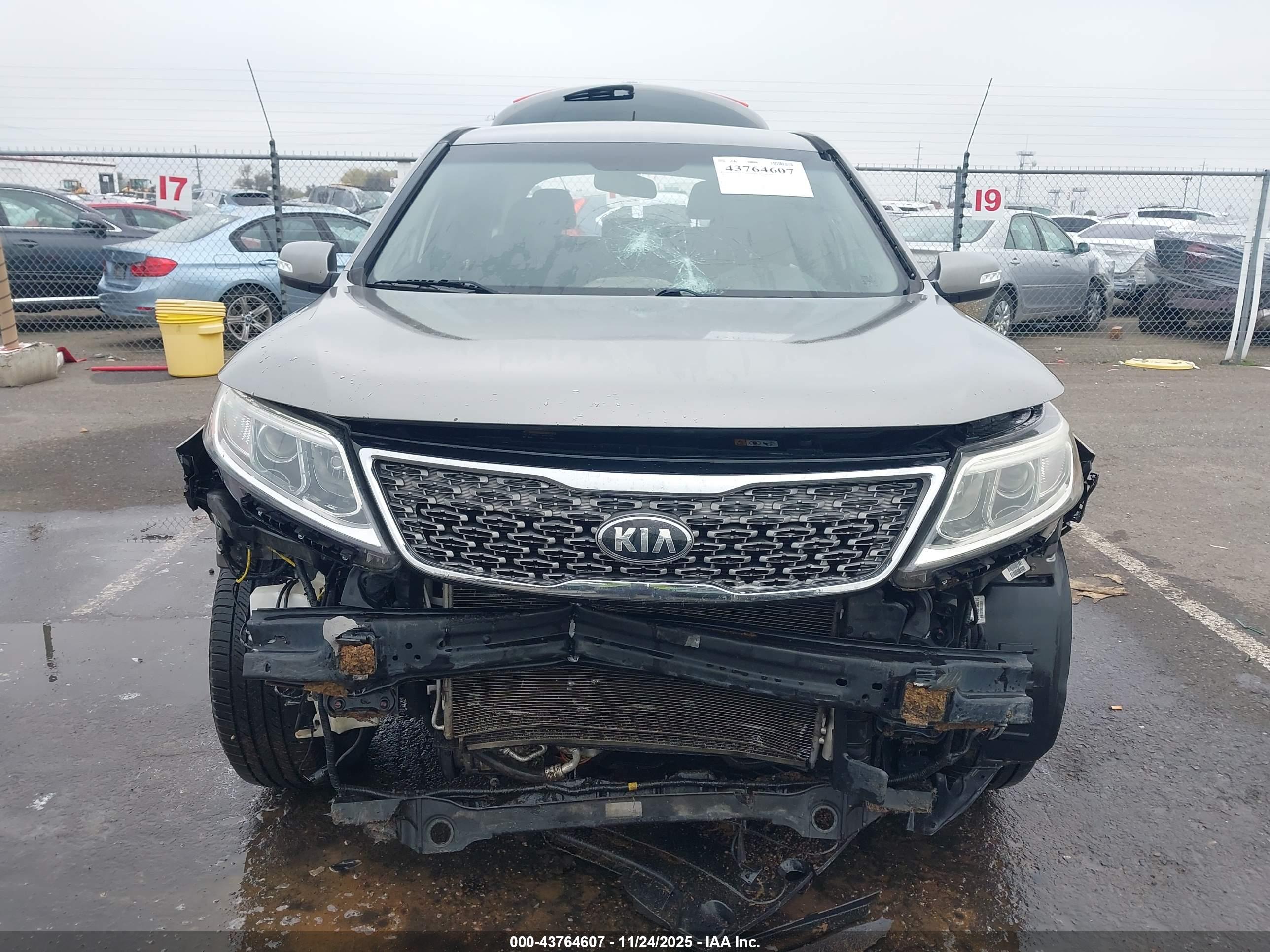 KIA SORENTO image 6