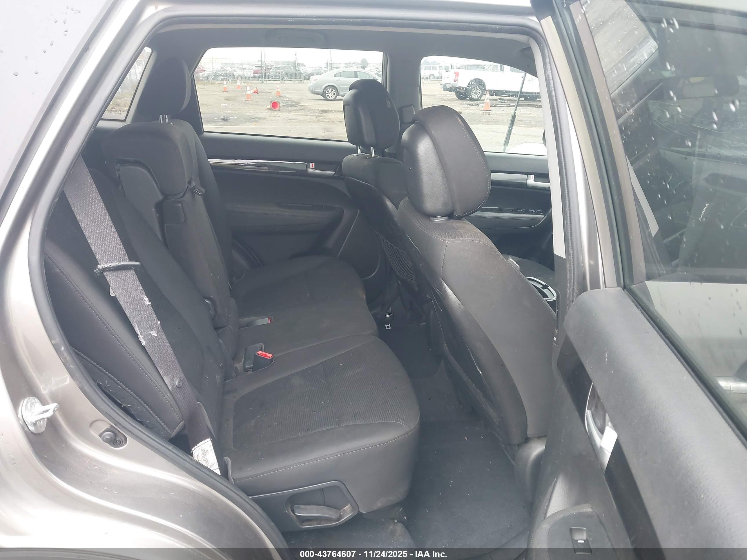 KIA SORENTO image 8