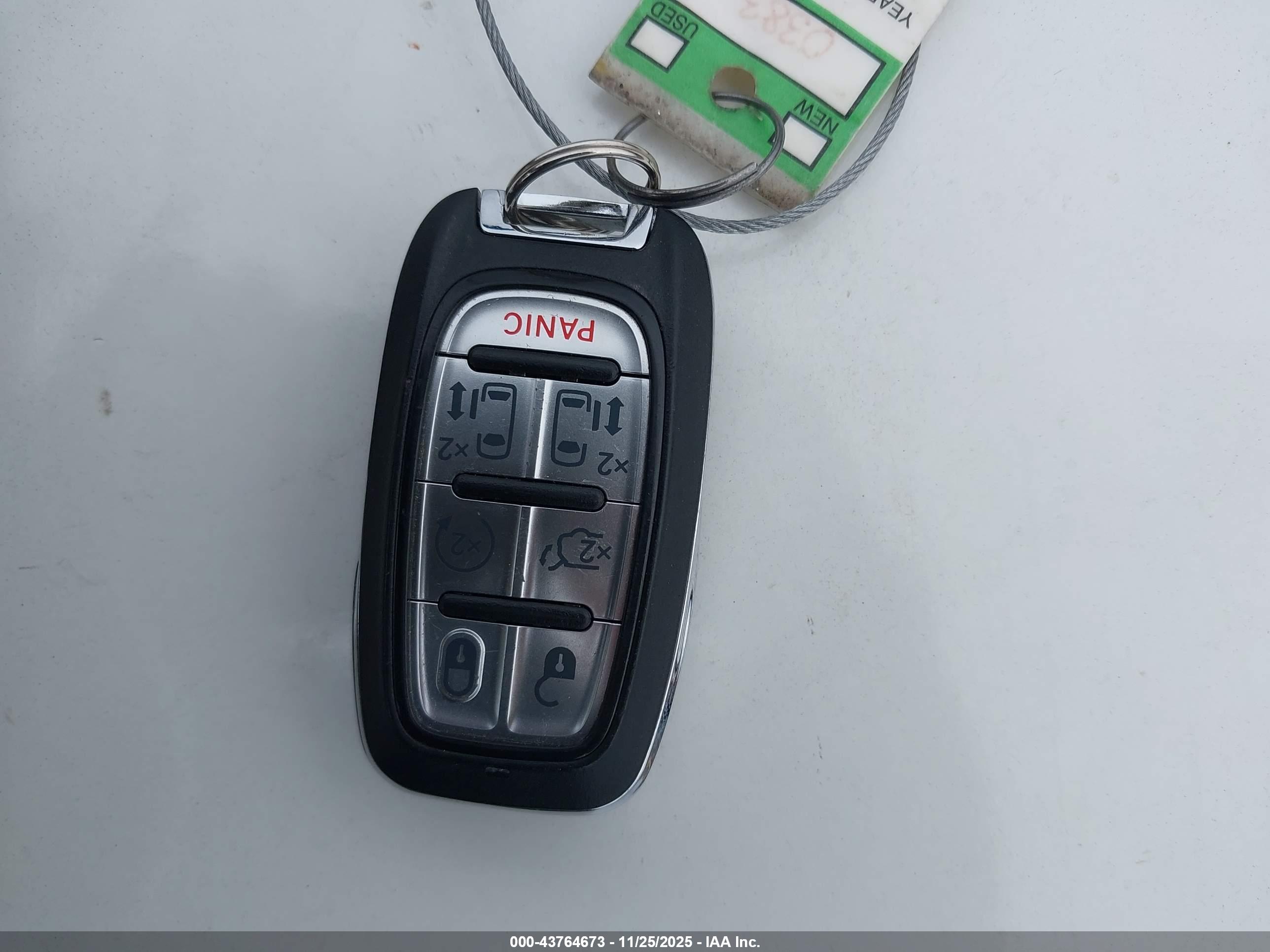 CHRYSLER PACIFICA image 11