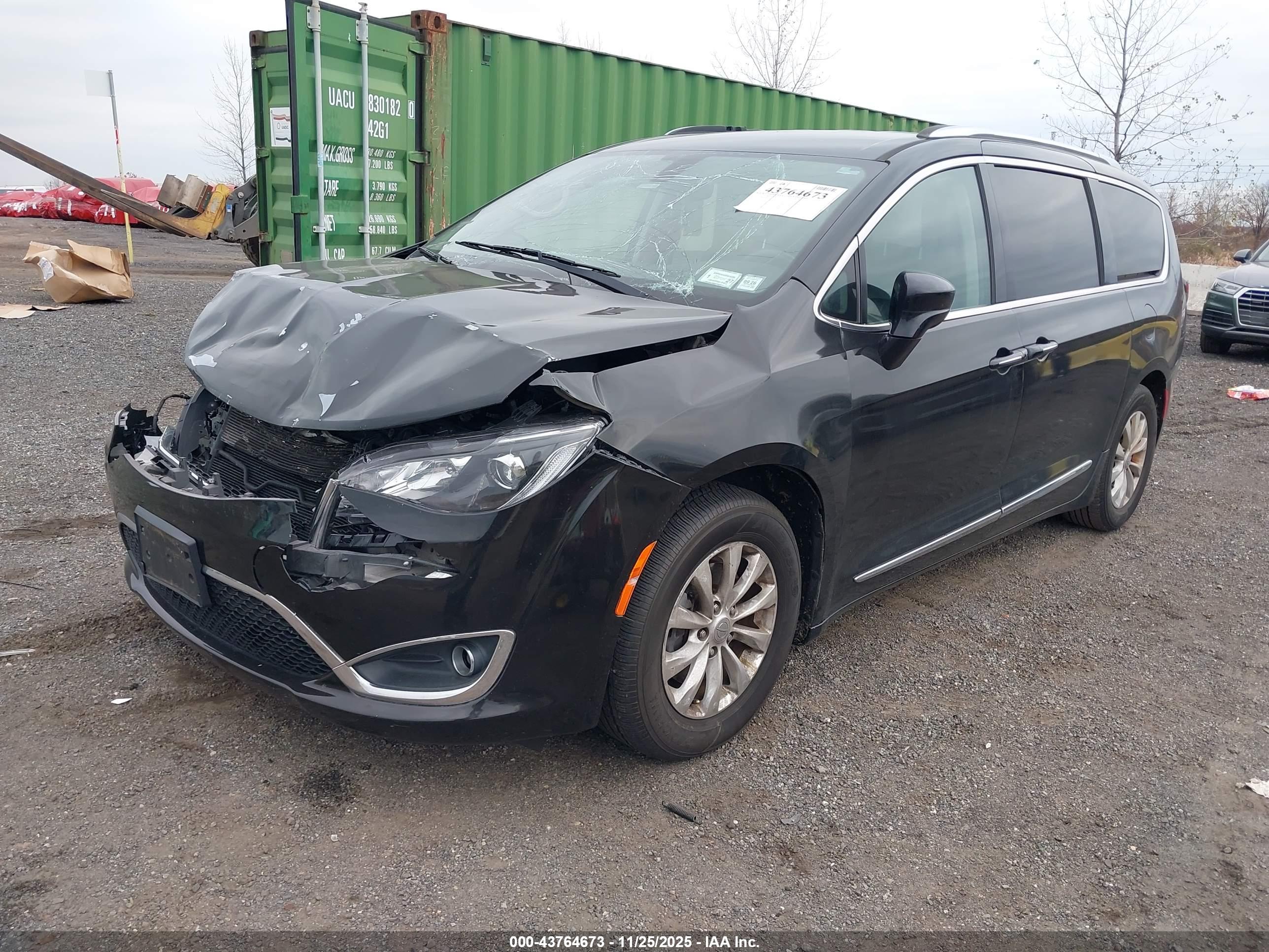 CHRYSLER PACIFICA image 2