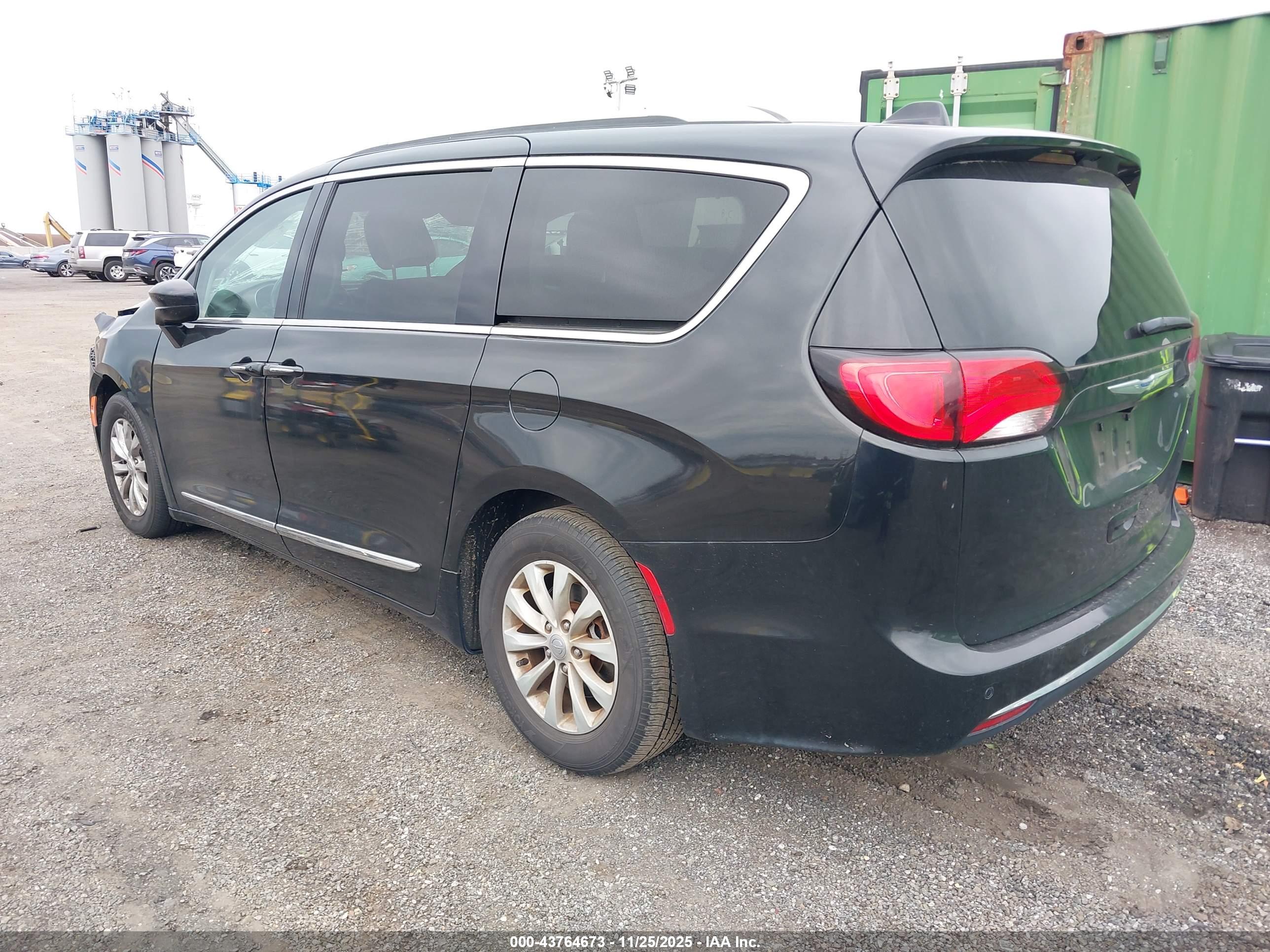 CHRYSLER PACIFICA image 3