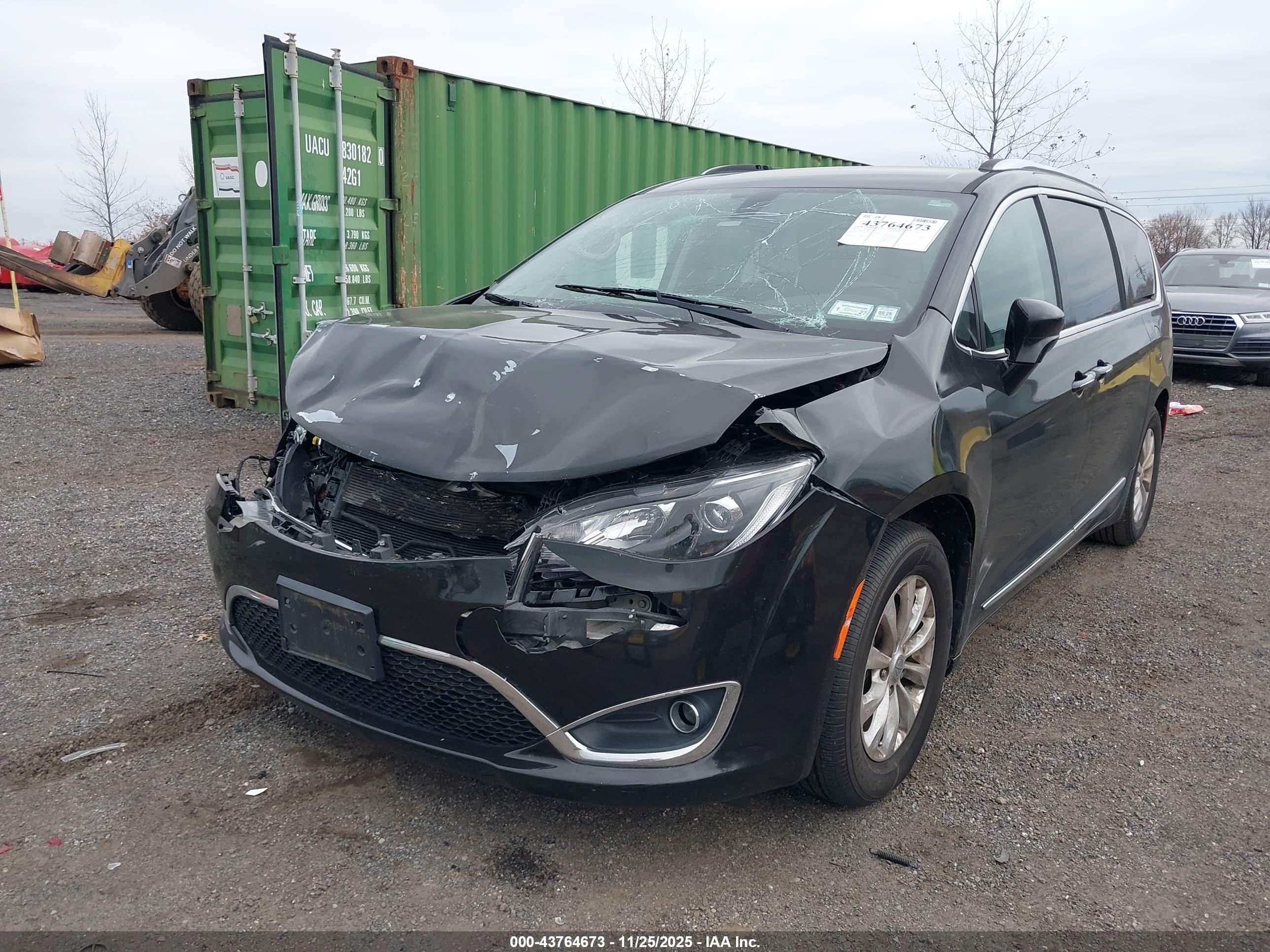 CHRYSLER PACIFICA image 6
