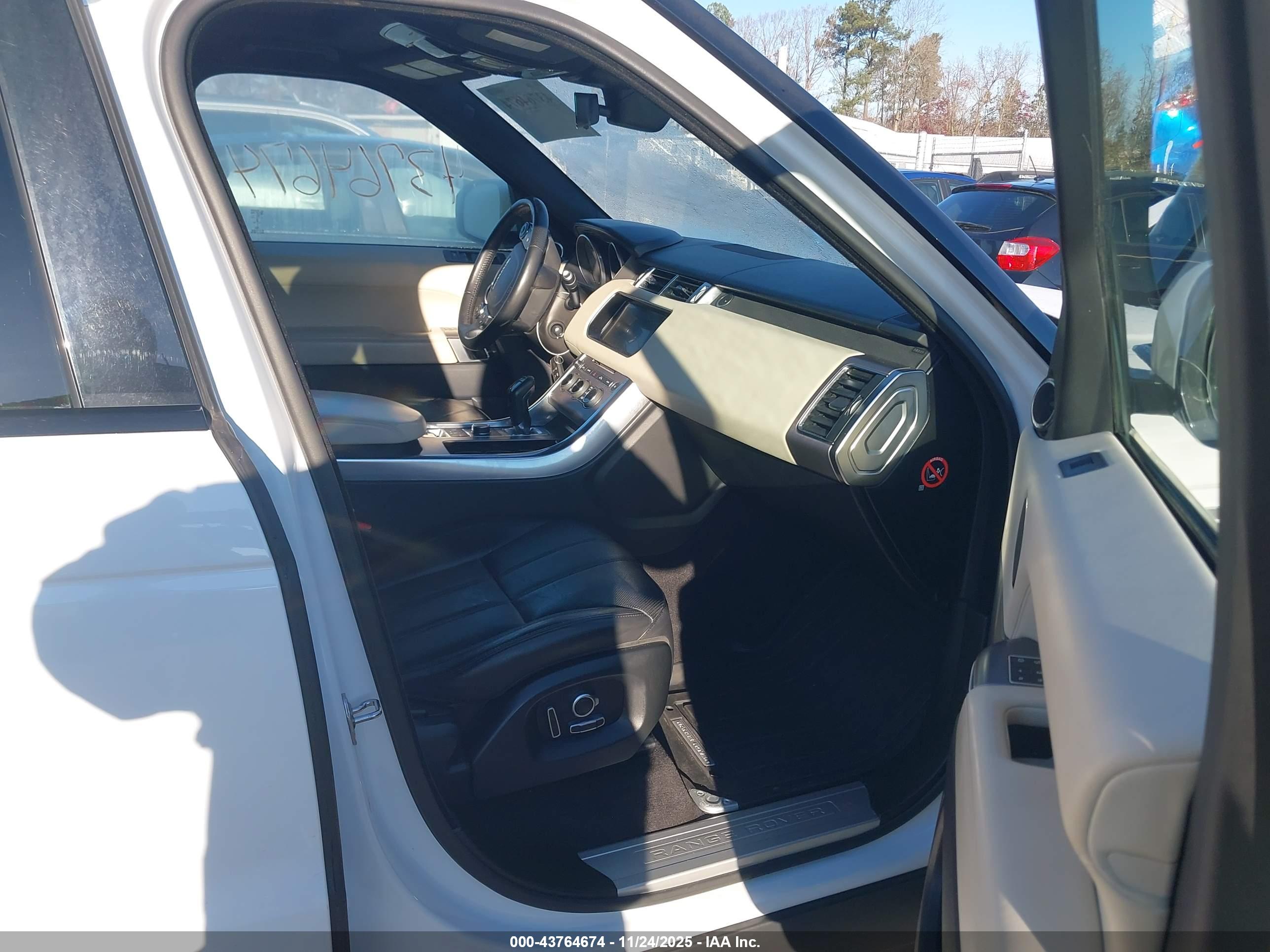 LAND ROVER image 5