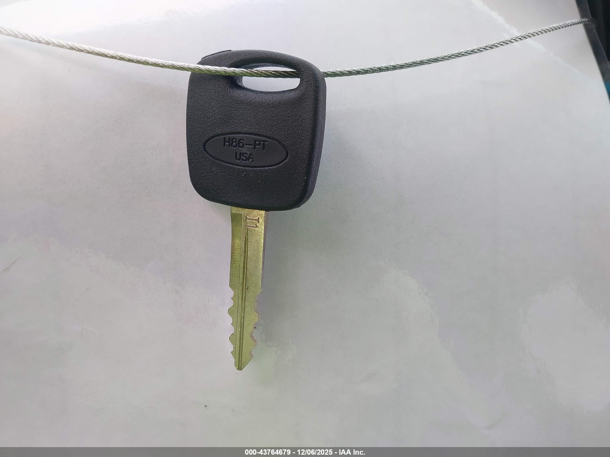 MAZDA TRIBUTE image 11