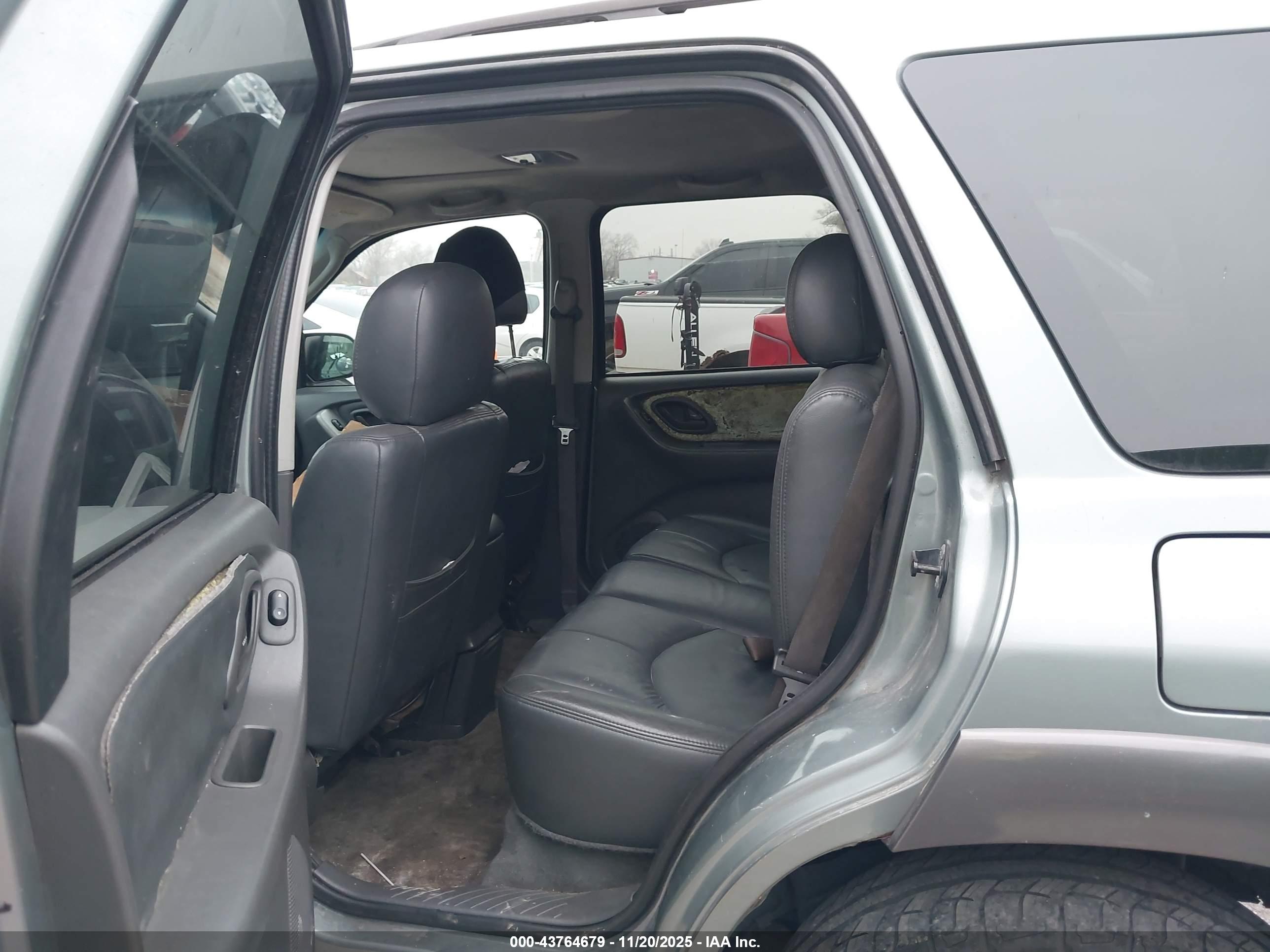 MAZDA TRIBUTE image 8