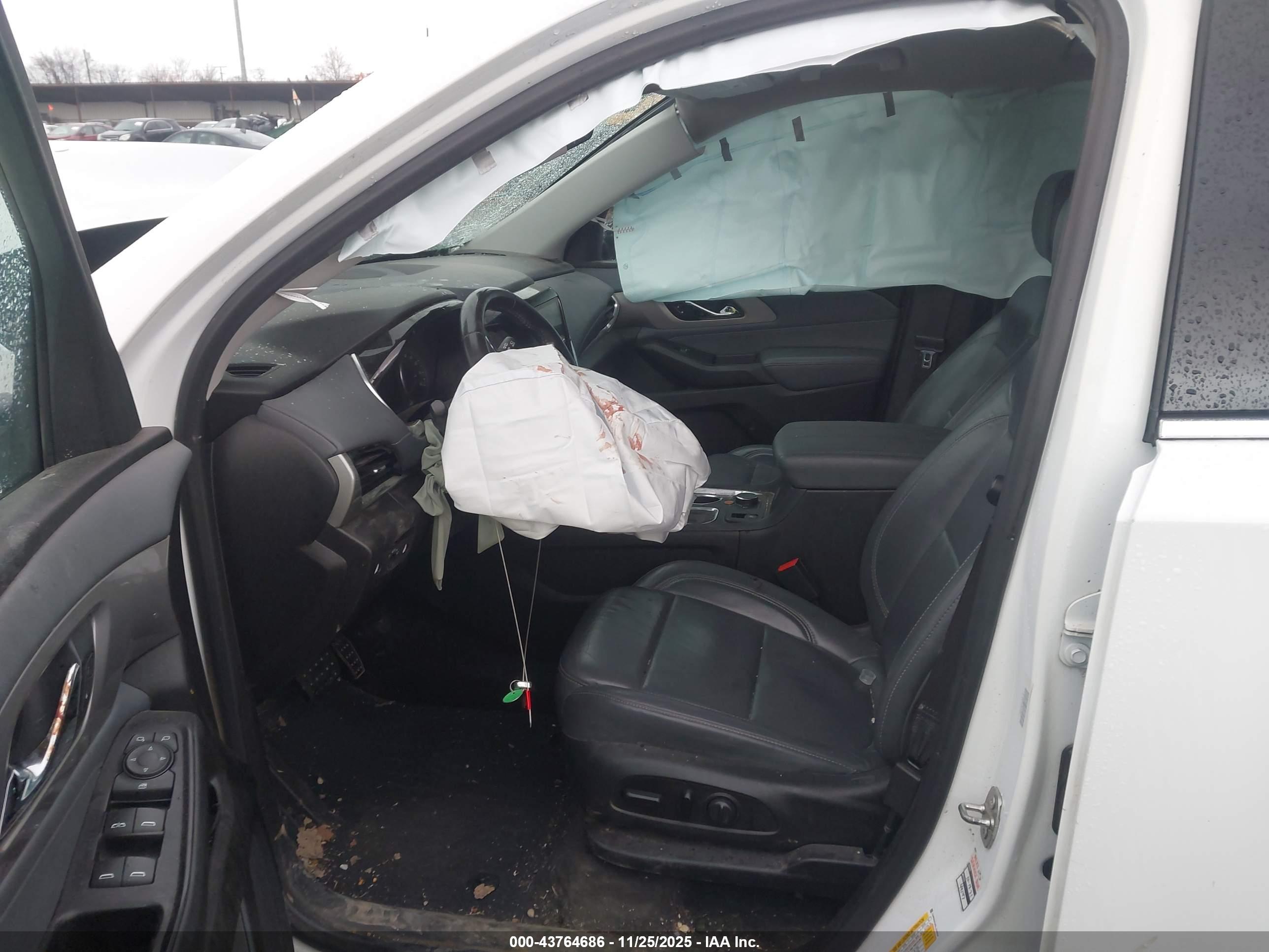 CHEVROLET TRAVERSE image 5