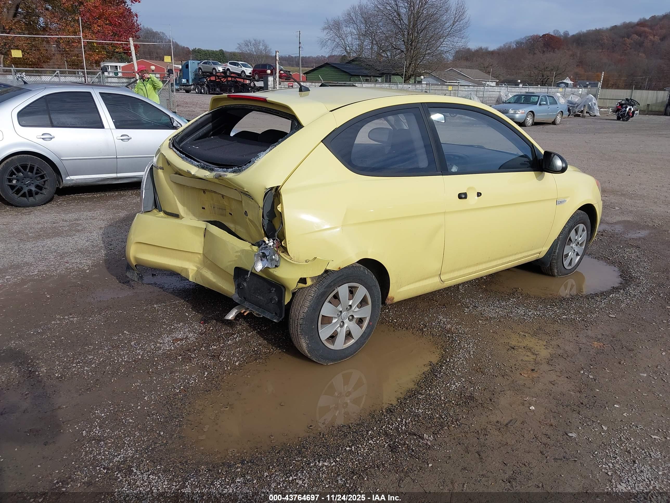 HYUNDAI ACCENT image 4
