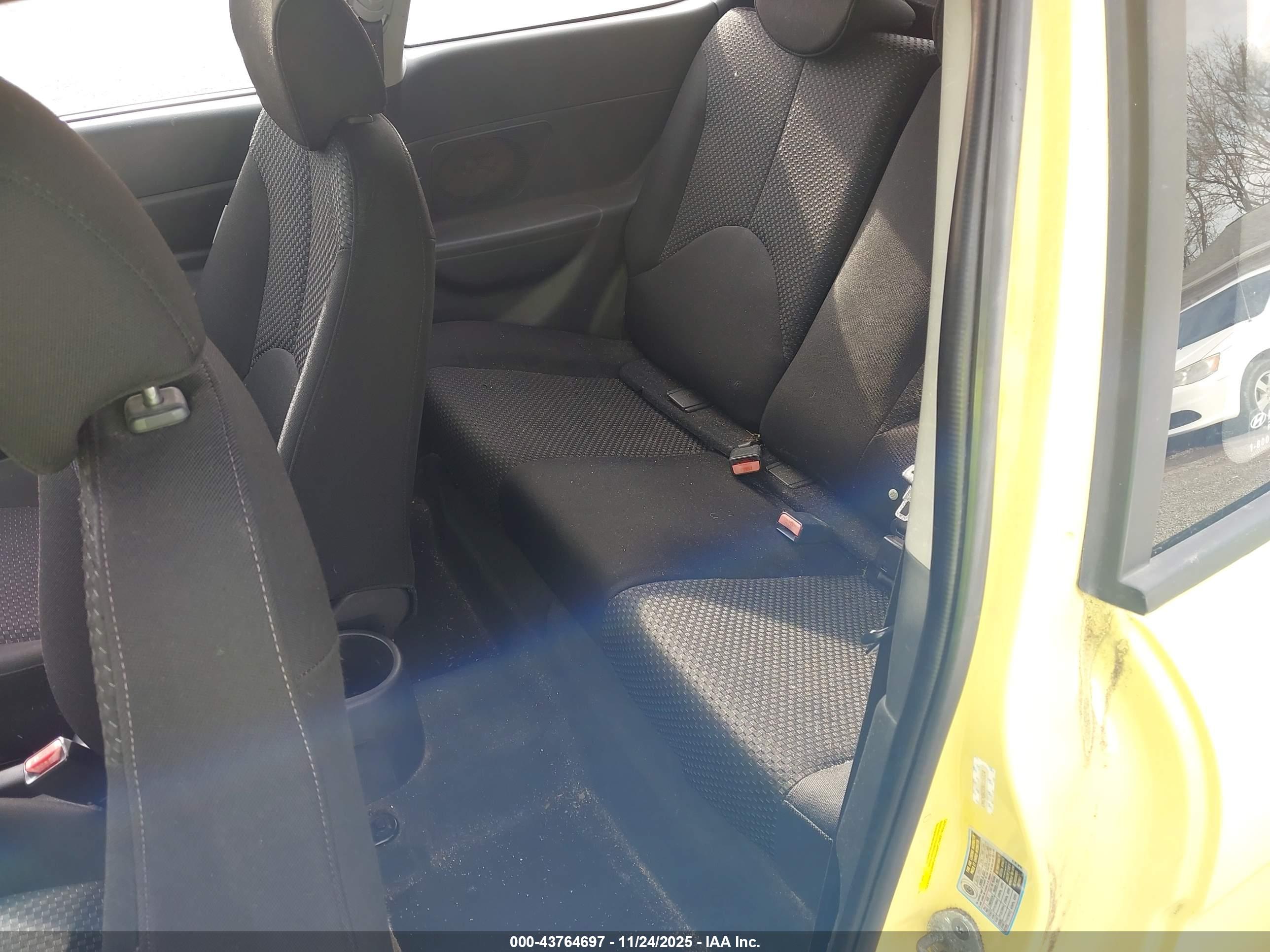 HYUNDAI ACCENT image 8
