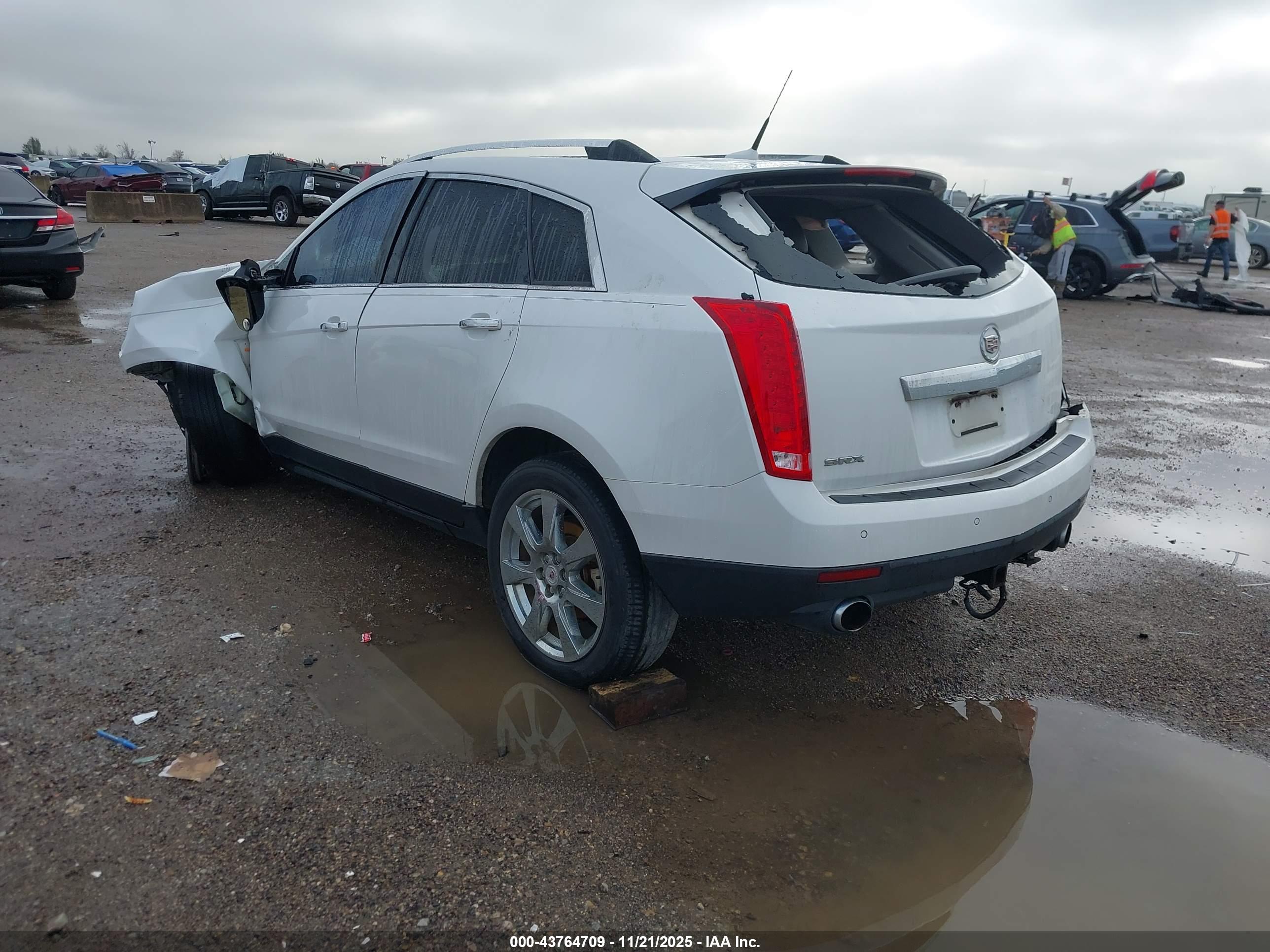 CADILLAC SRX image 3