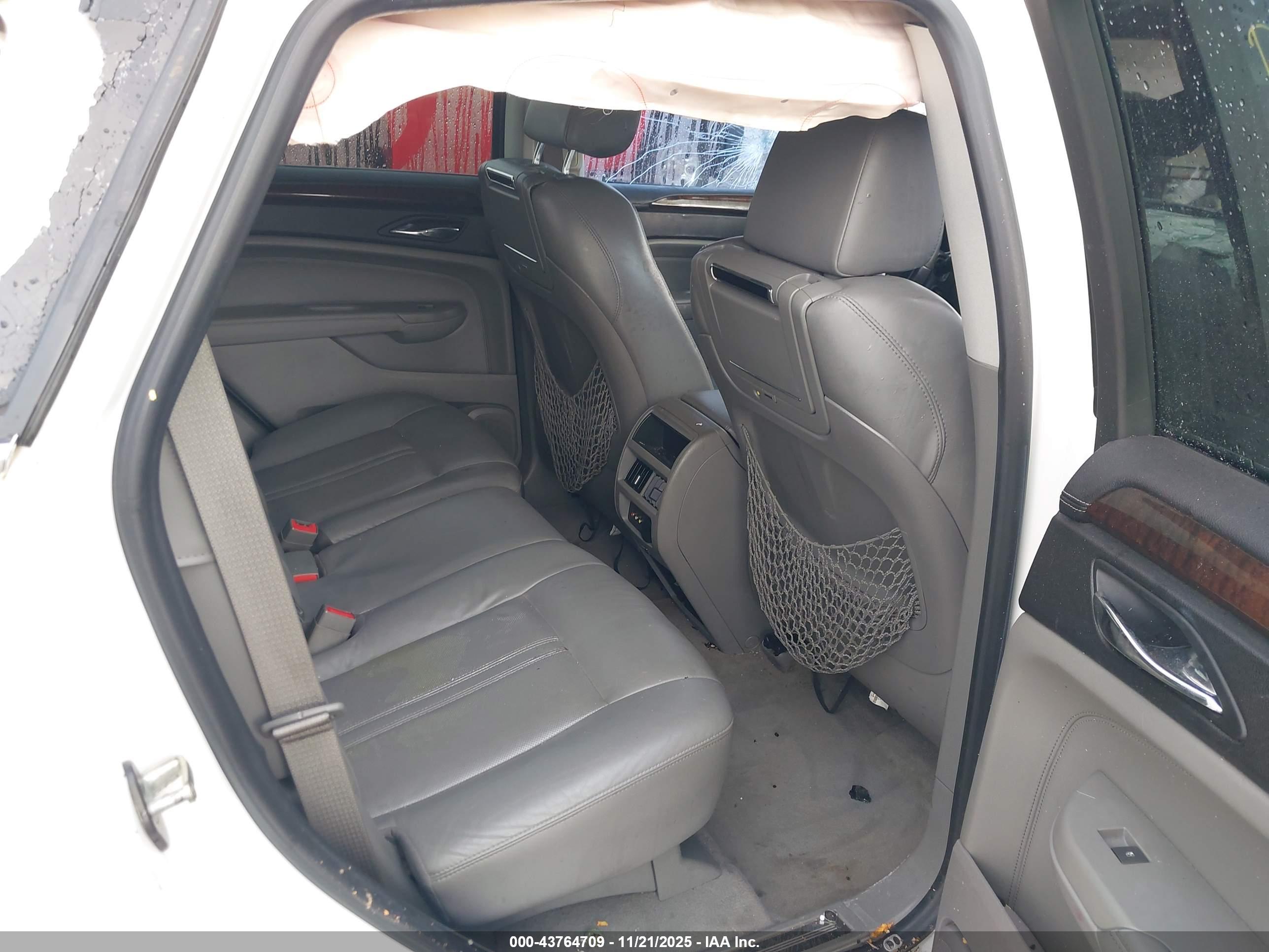 CADILLAC SRX image 8