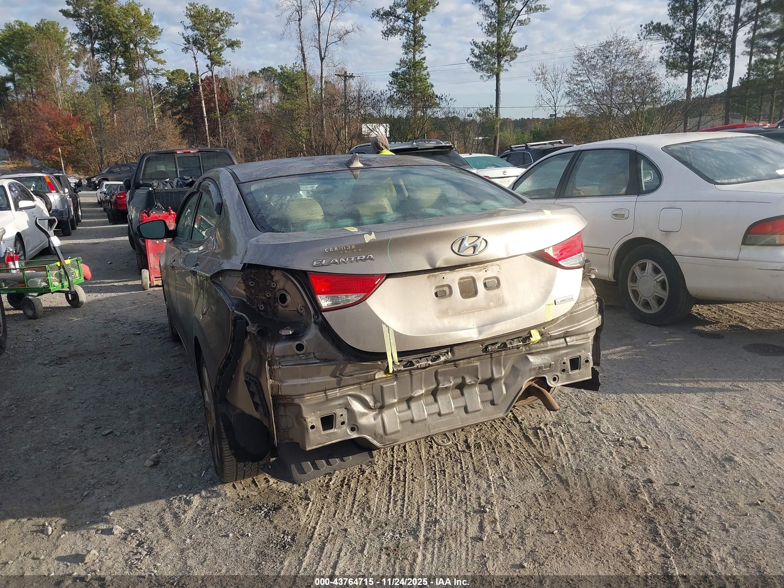 HYUNDAI ELANTRA image 3