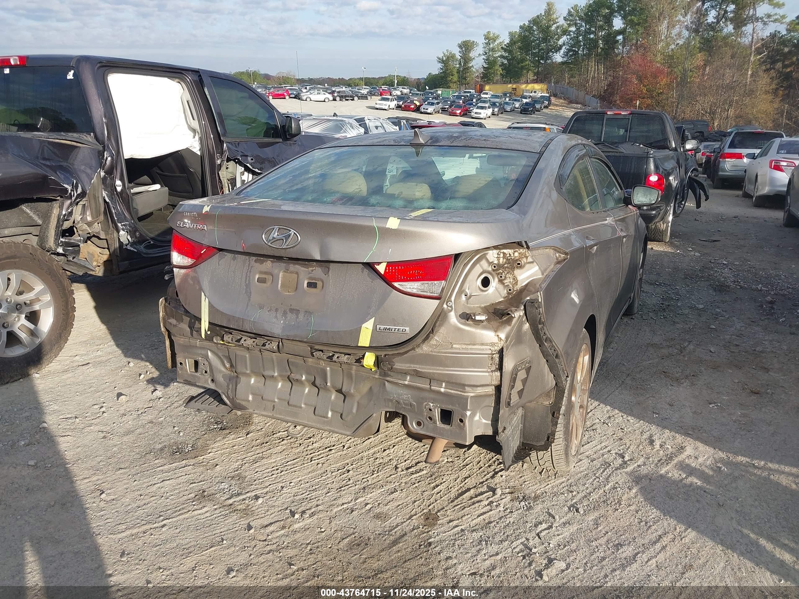 HYUNDAI ELANTRA image 4