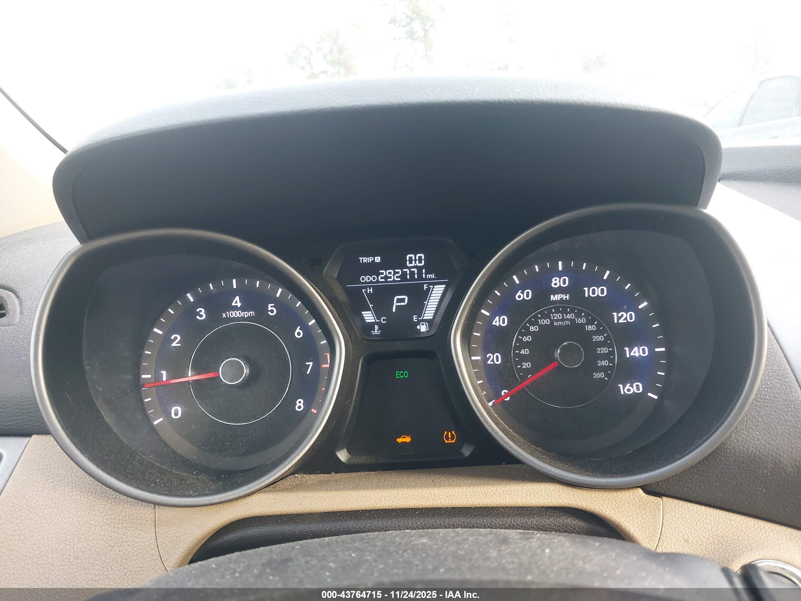 HYUNDAI ELANTRA image 7