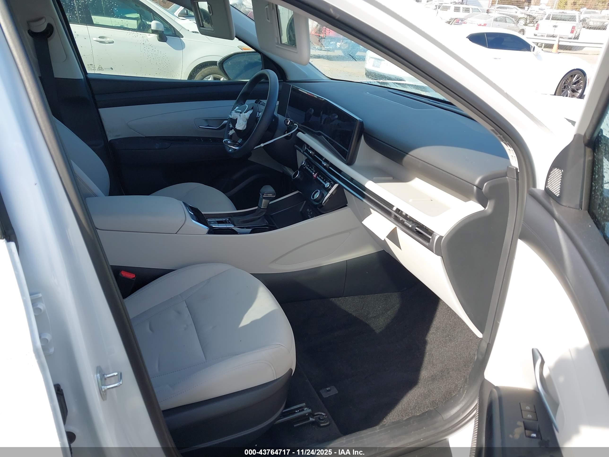 HYUNDAI TUCSON image 5