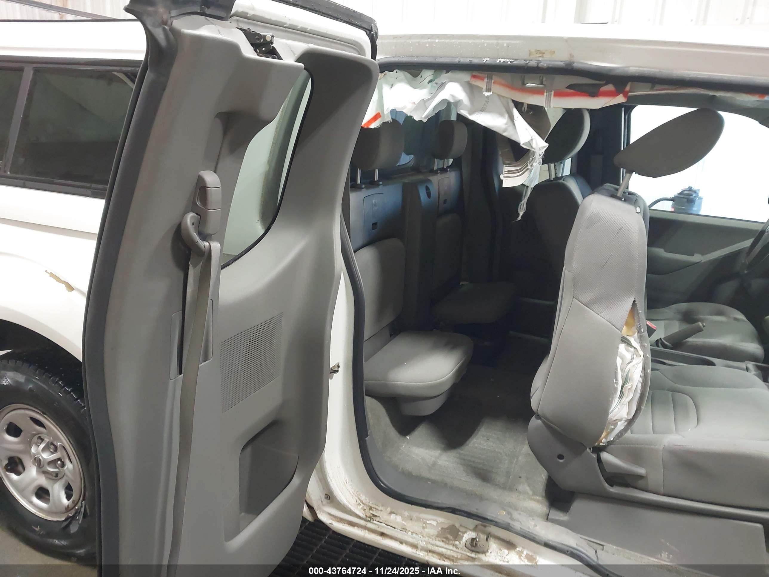 NISSAN FRONTIER image 8