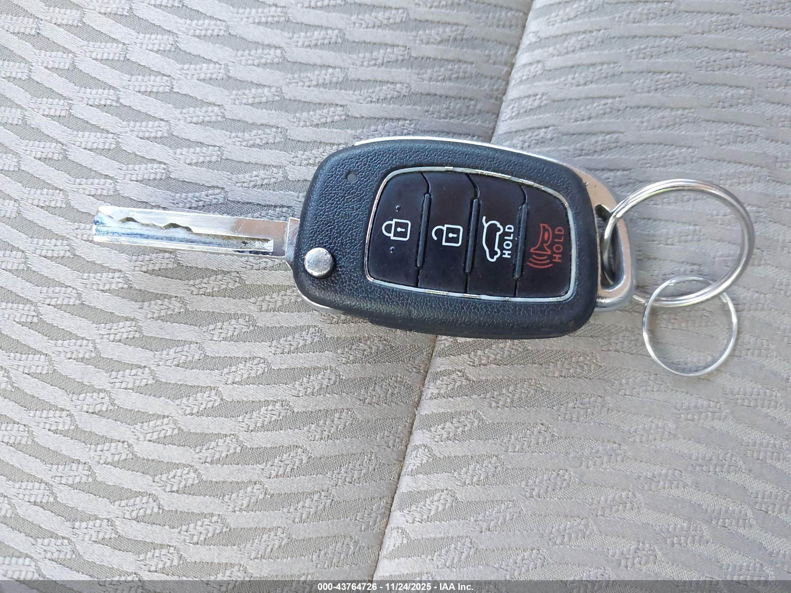 HYUNDAI SANTA image 11