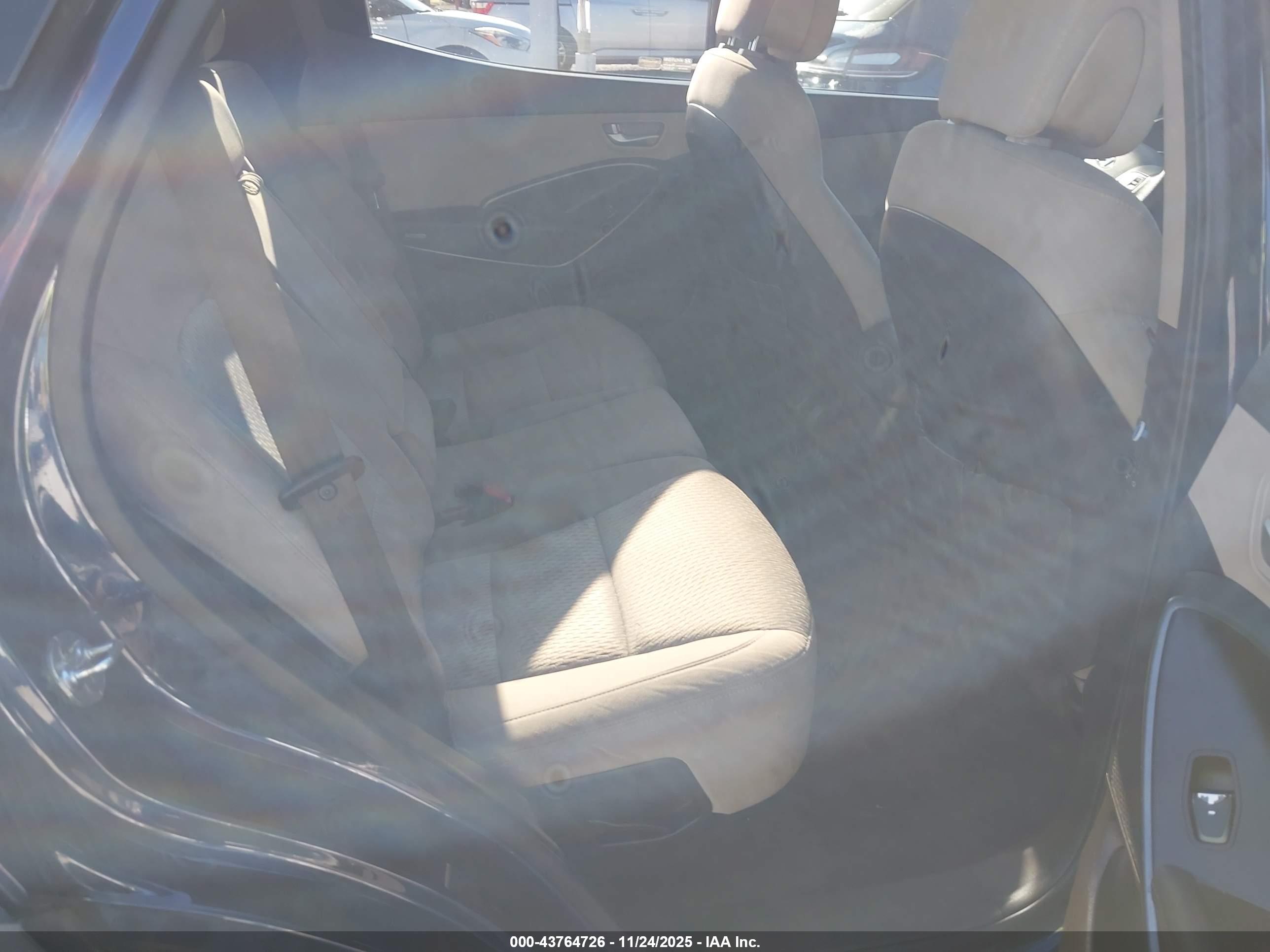 HYUNDAI SANTA image 8
