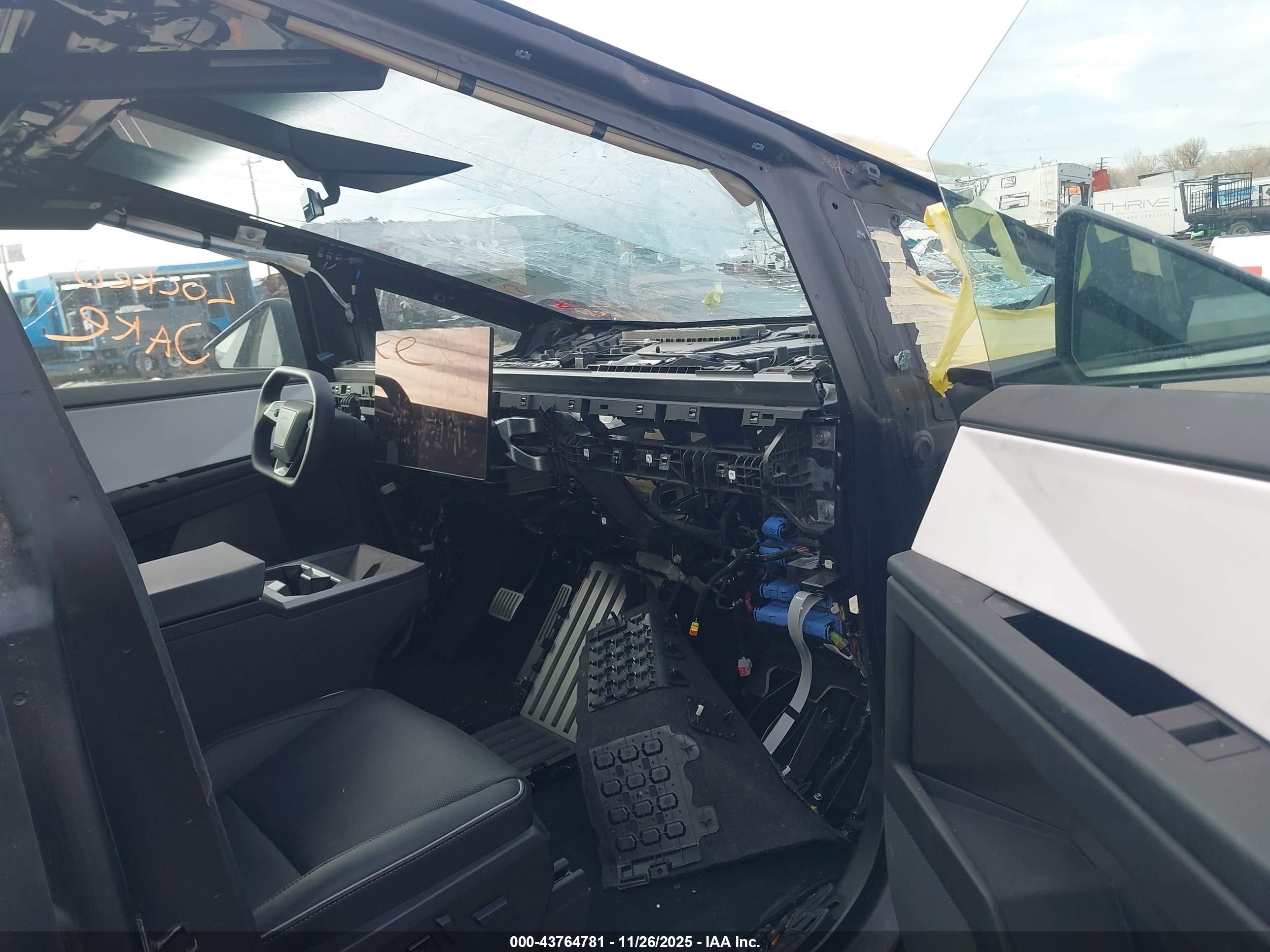 TESLA CYBERTRUCK image 5