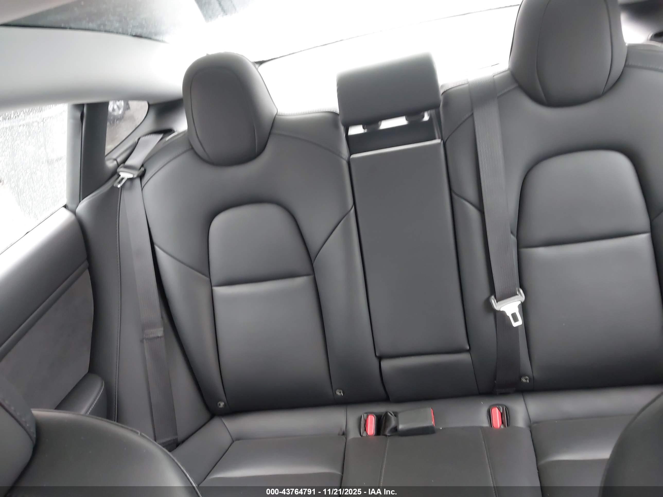 TESLA MODEL image 8