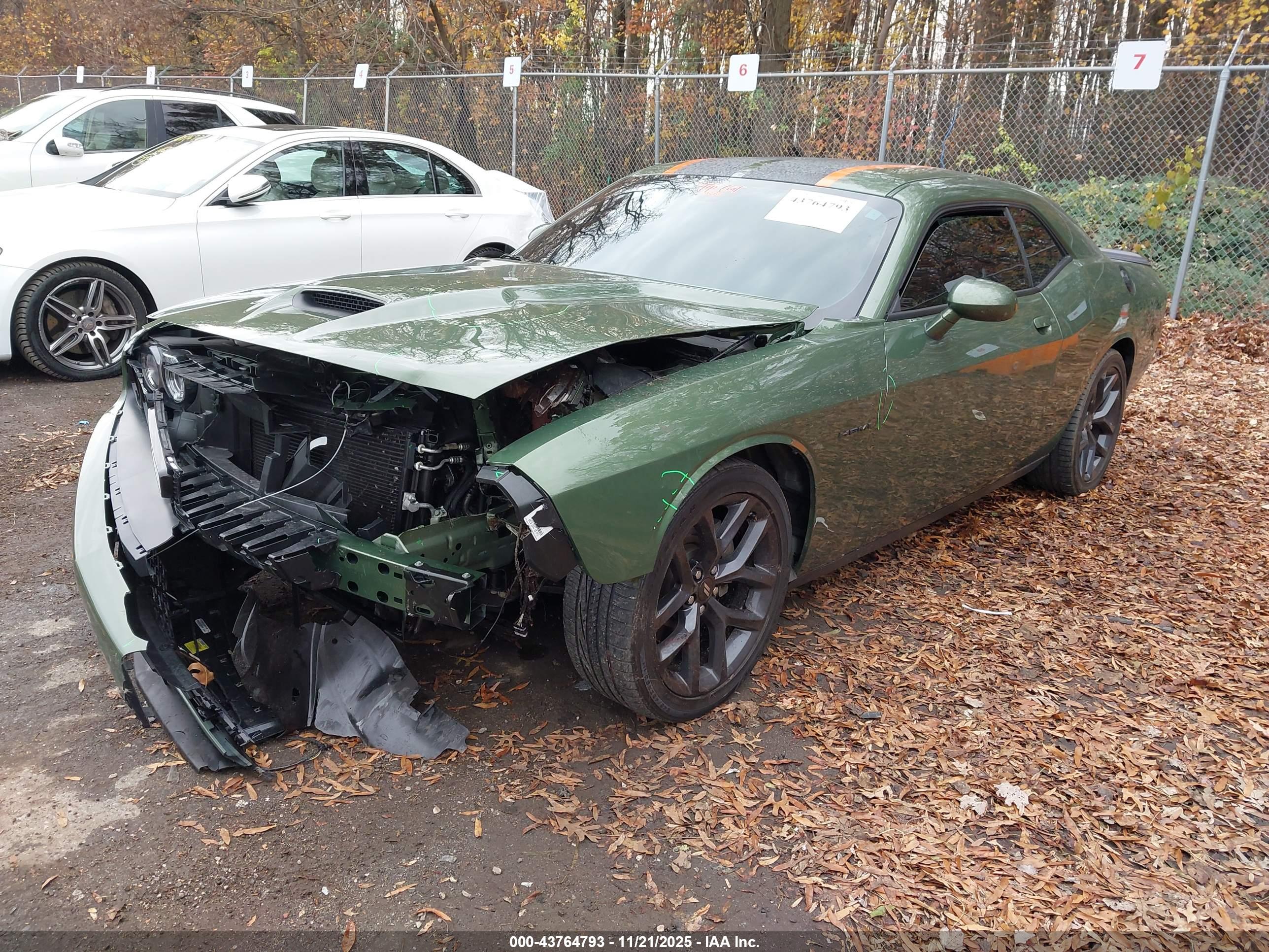DODGE CHALLENGER image 2
