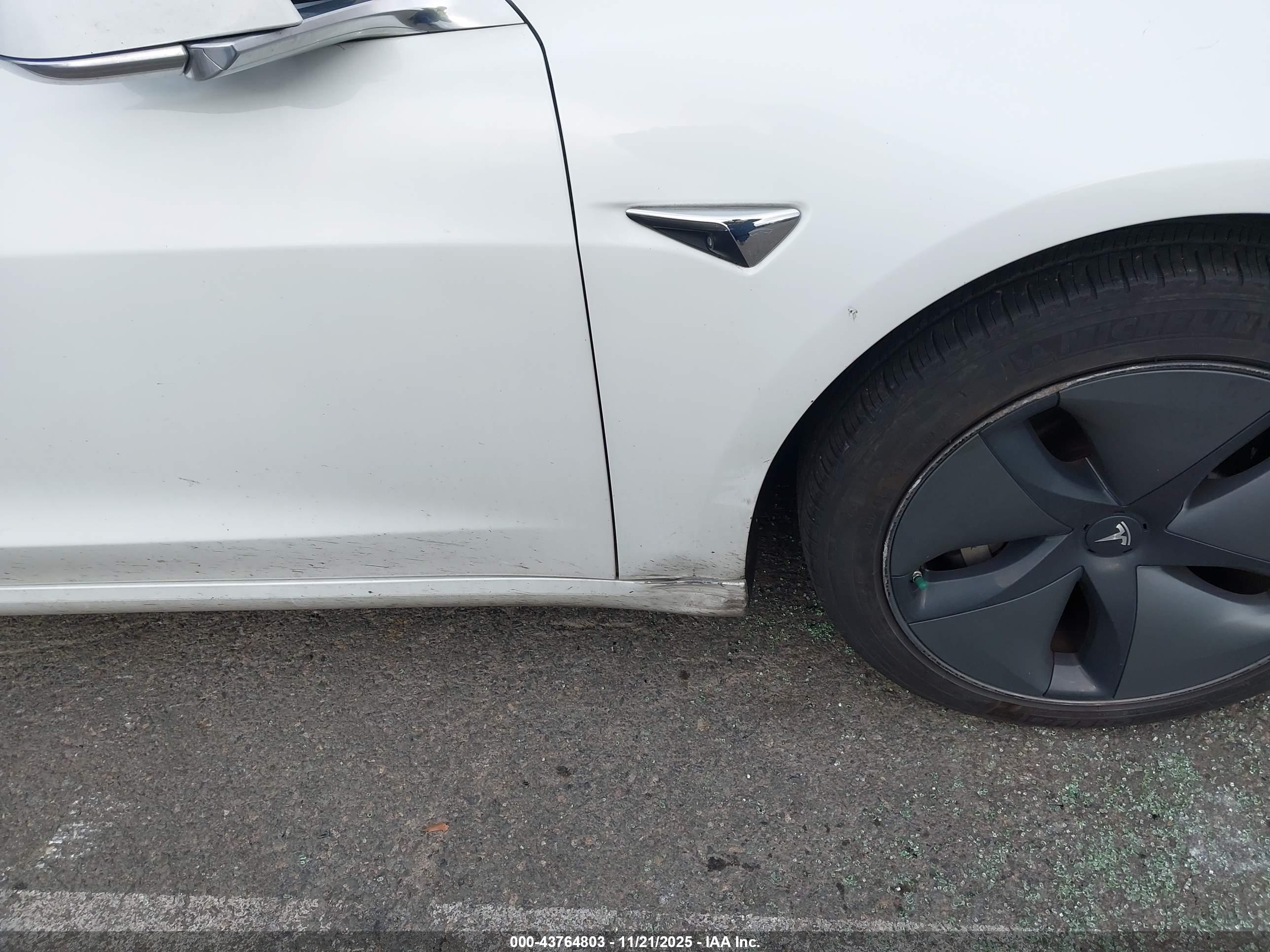 TESLA MODEL image 6
