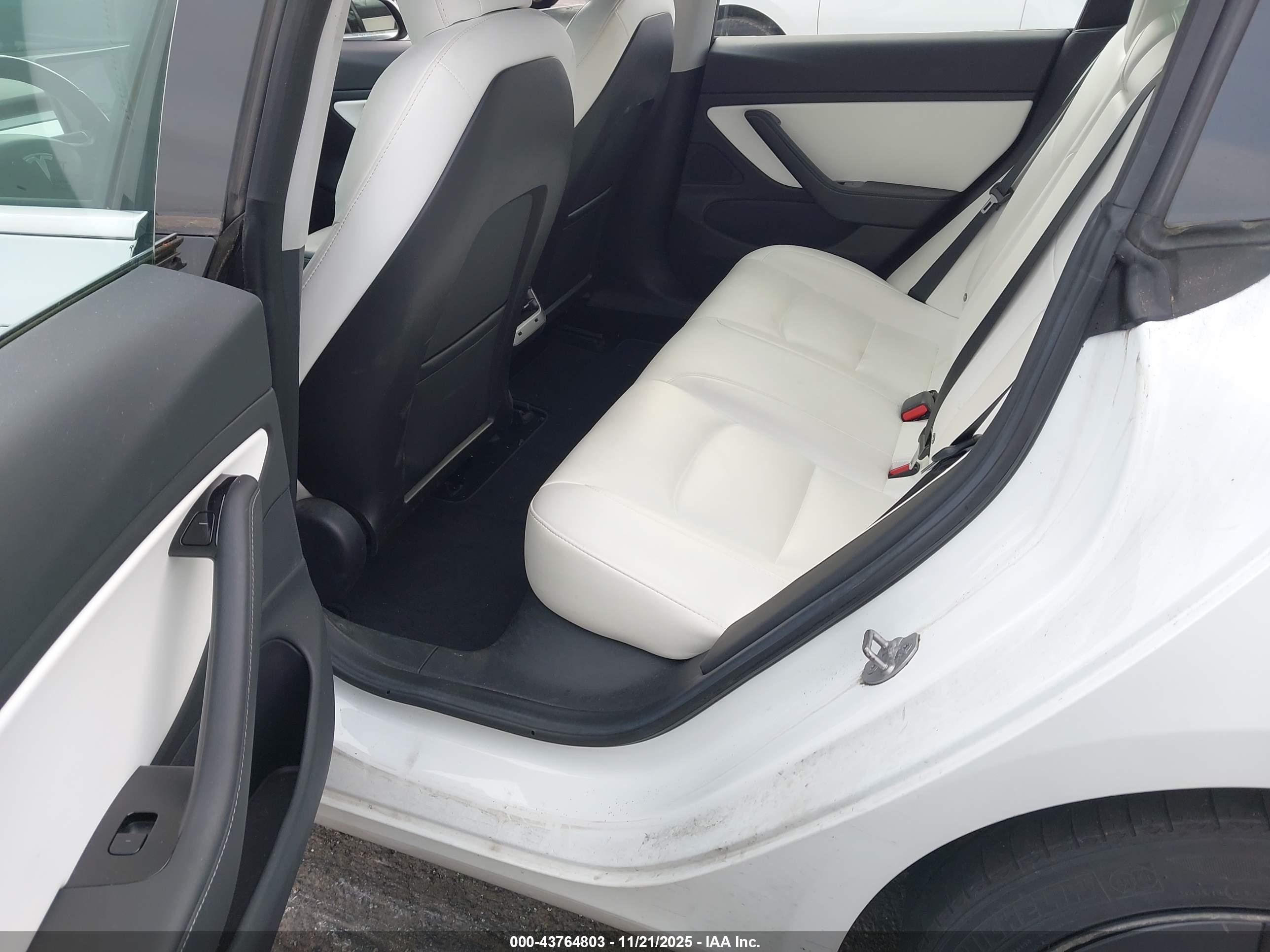 TESLA MODEL image 8