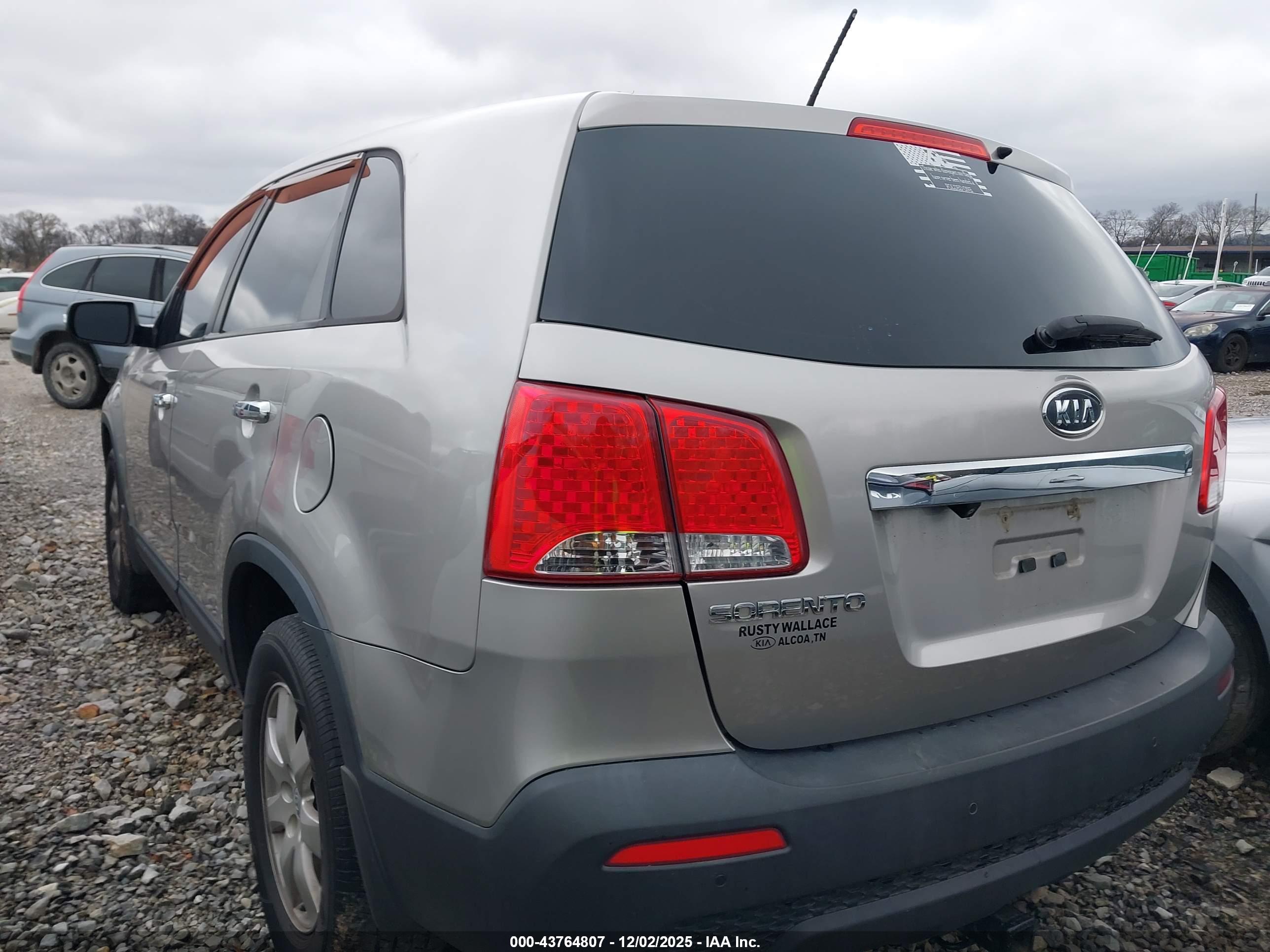 KIA SORENTO image 3