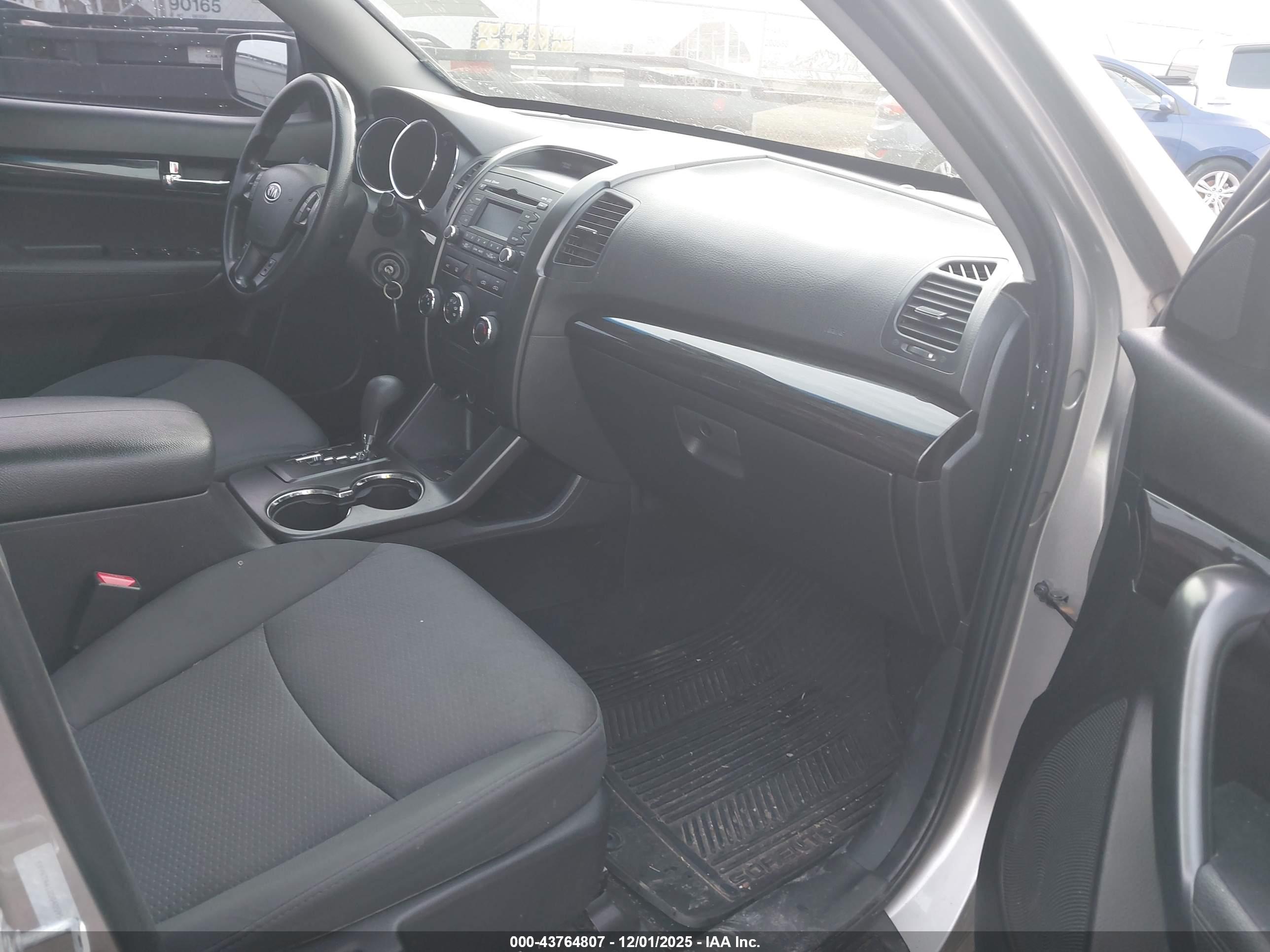 KIA SORENTO image 5
